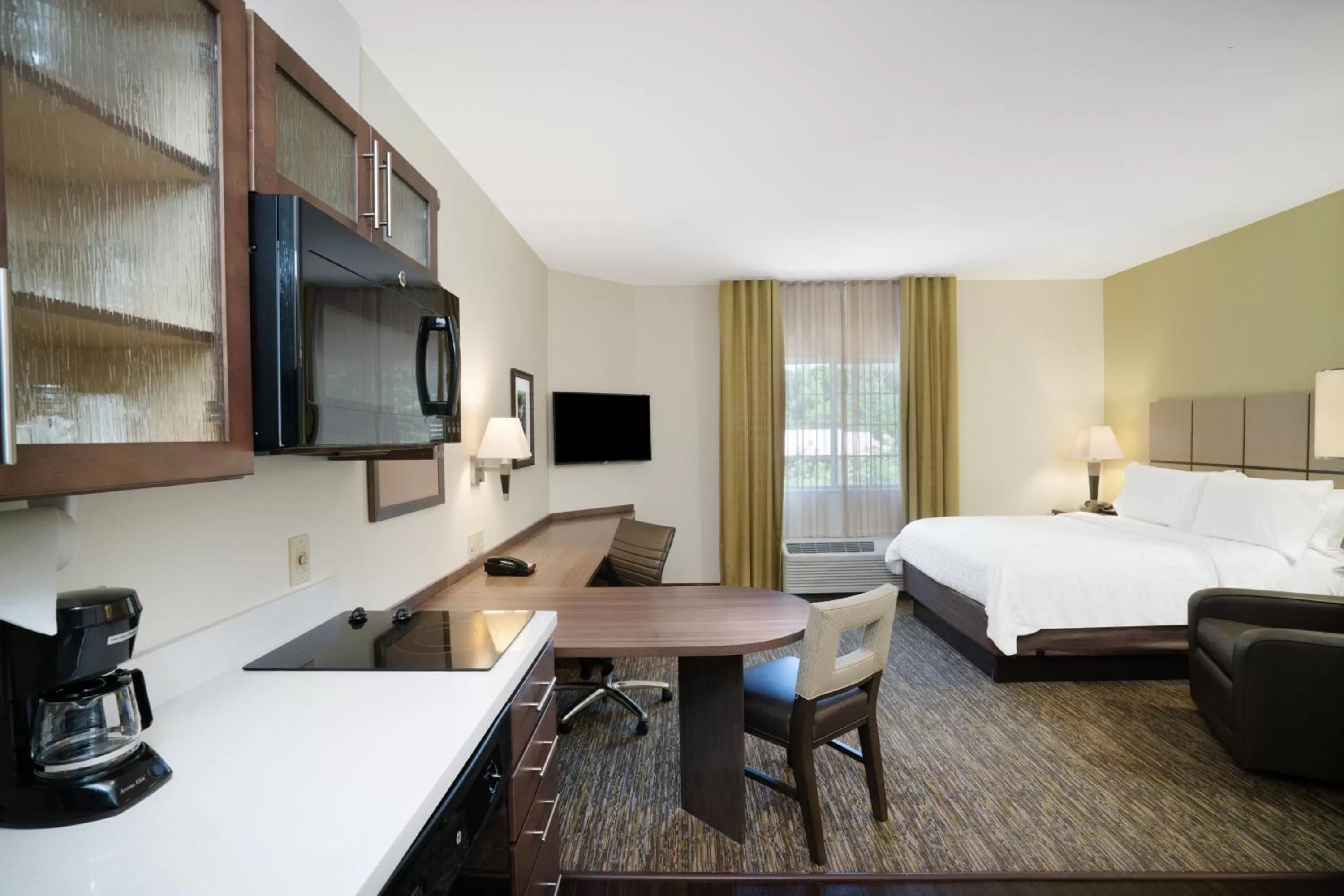 Photo of the whole room, Bed in Candlewood Suites Auburn by IHG