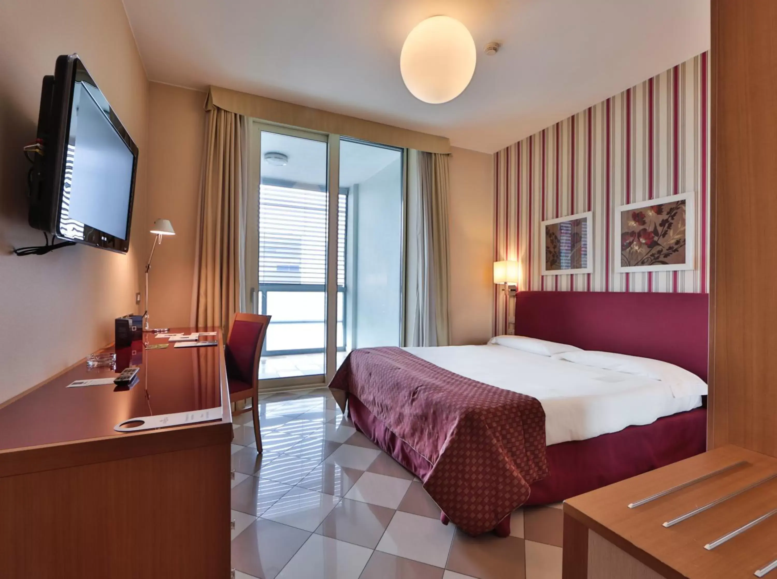 Day, Bed in UNAHOTELS The ONE Milano Hotel & Residence