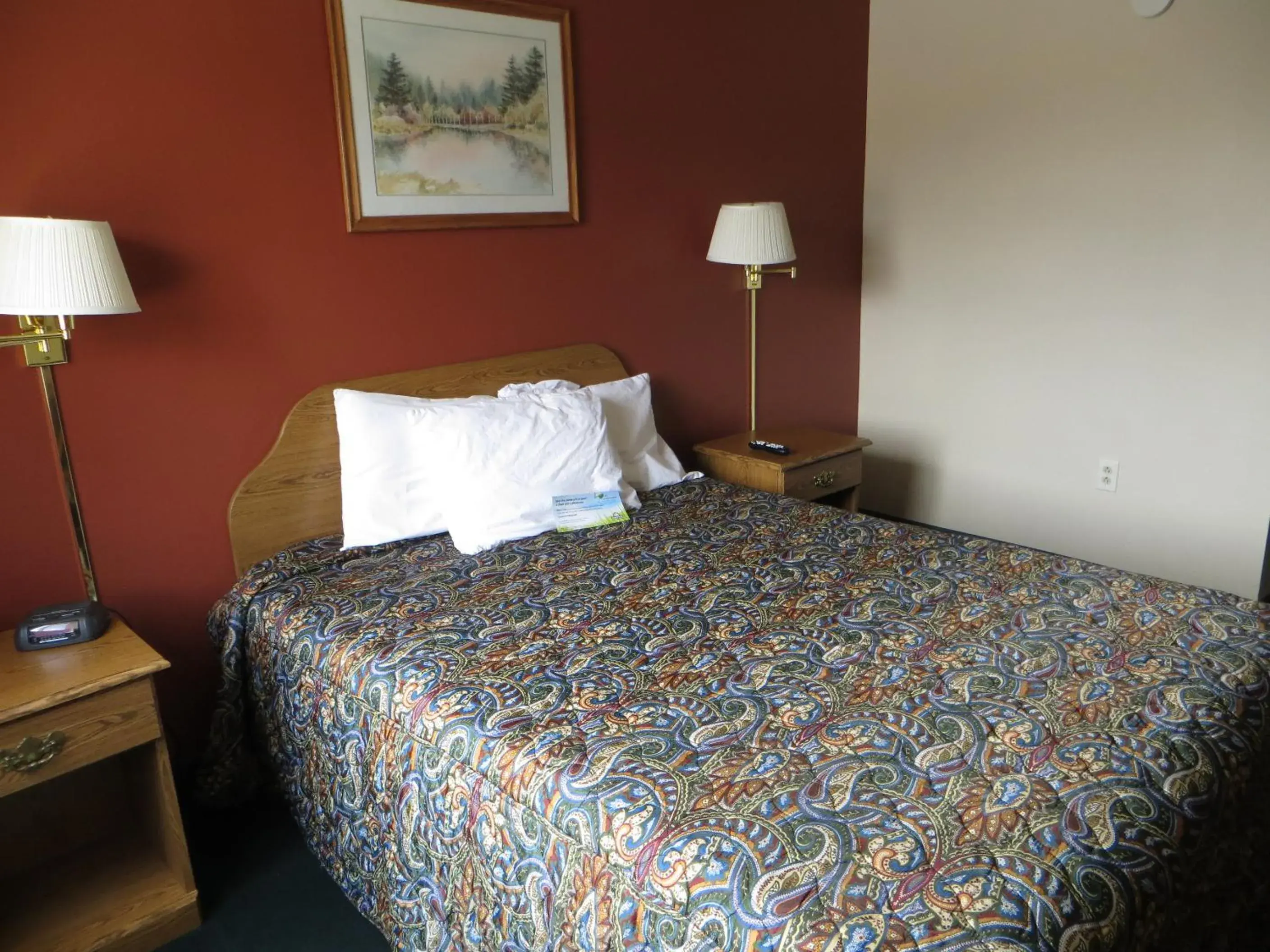 Bed in Days Inn by Wyndham Custer