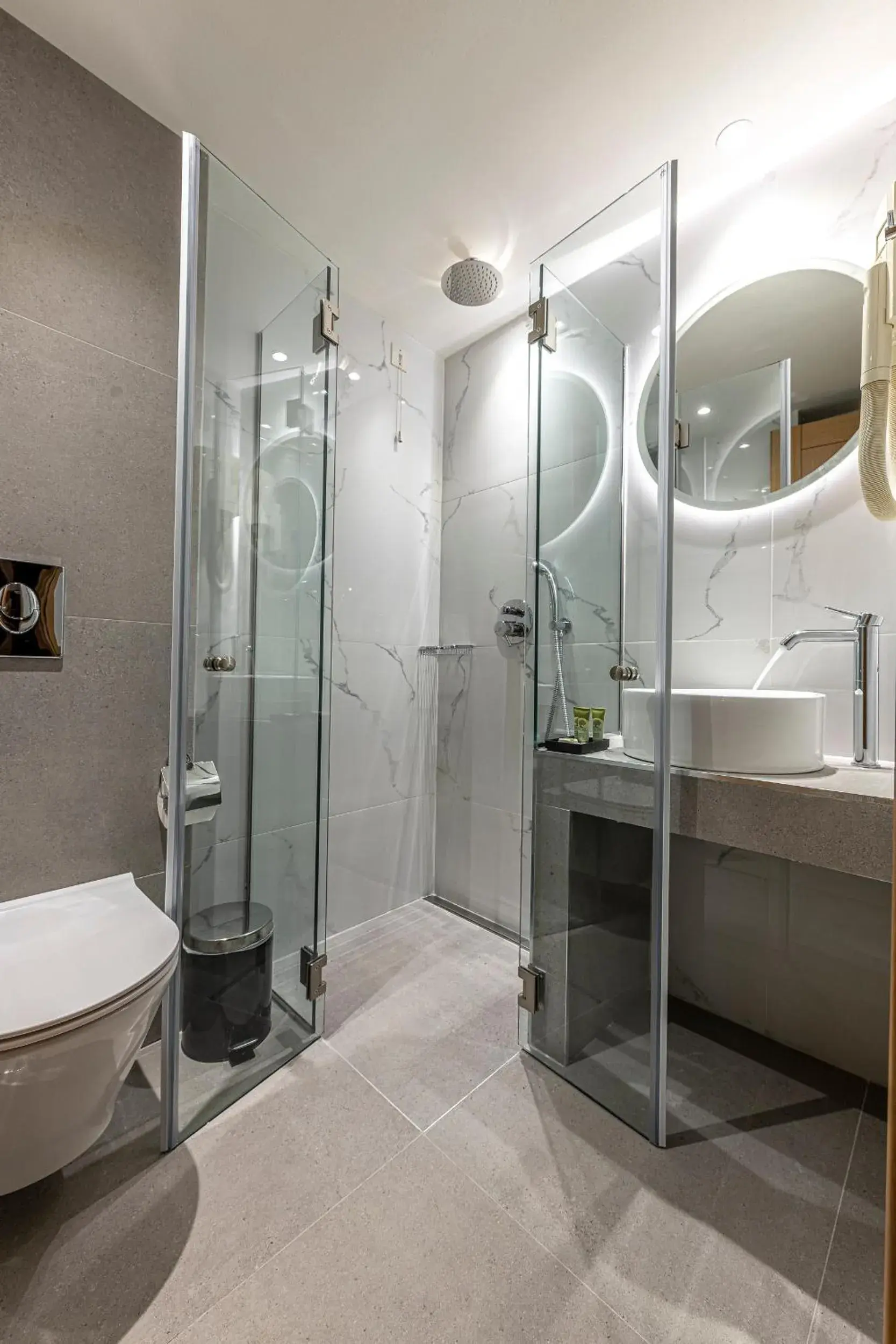 Bathroom in Parnon Hotel