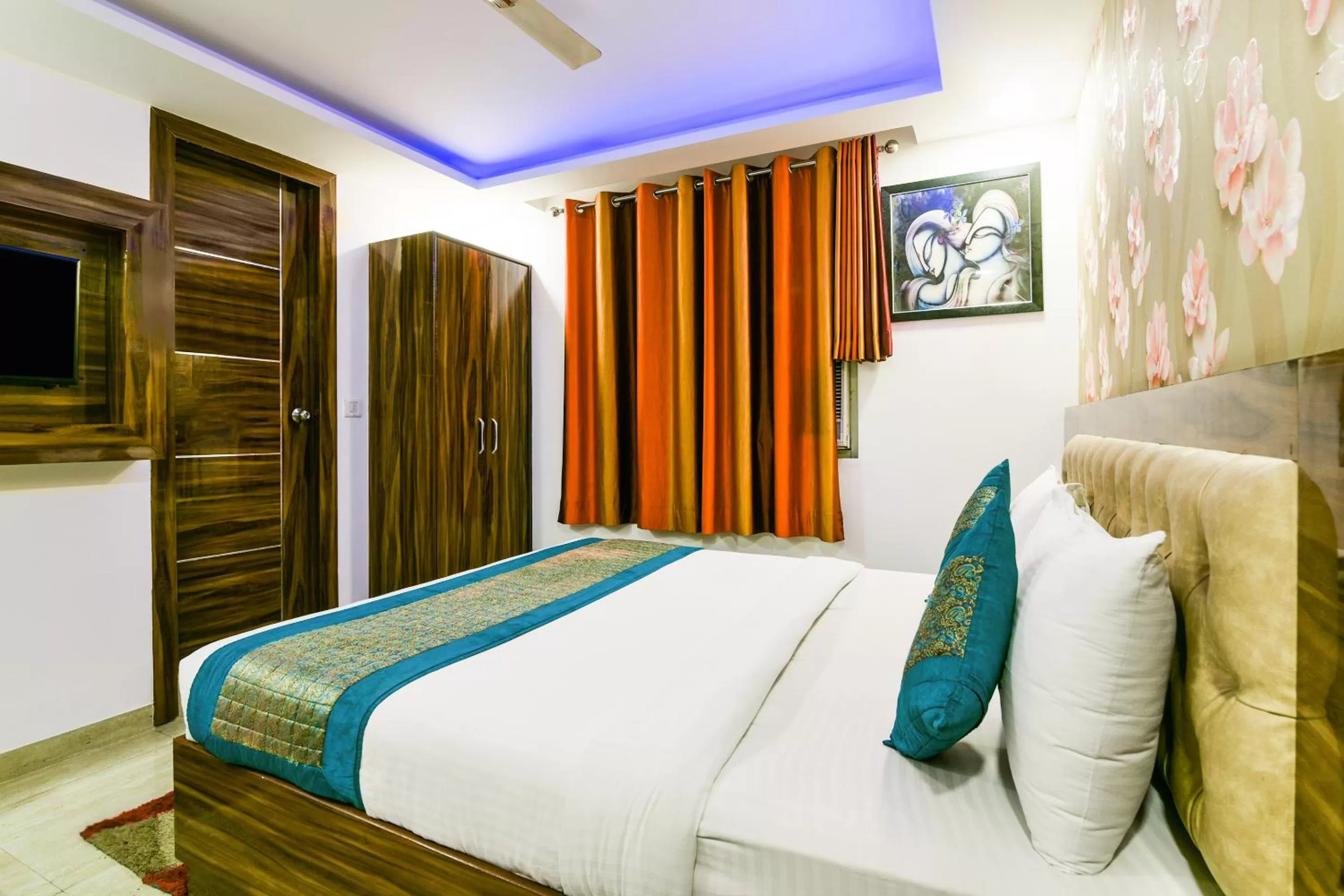 Bed in Hotel Pearl - Mahipalpur Delhi Airport