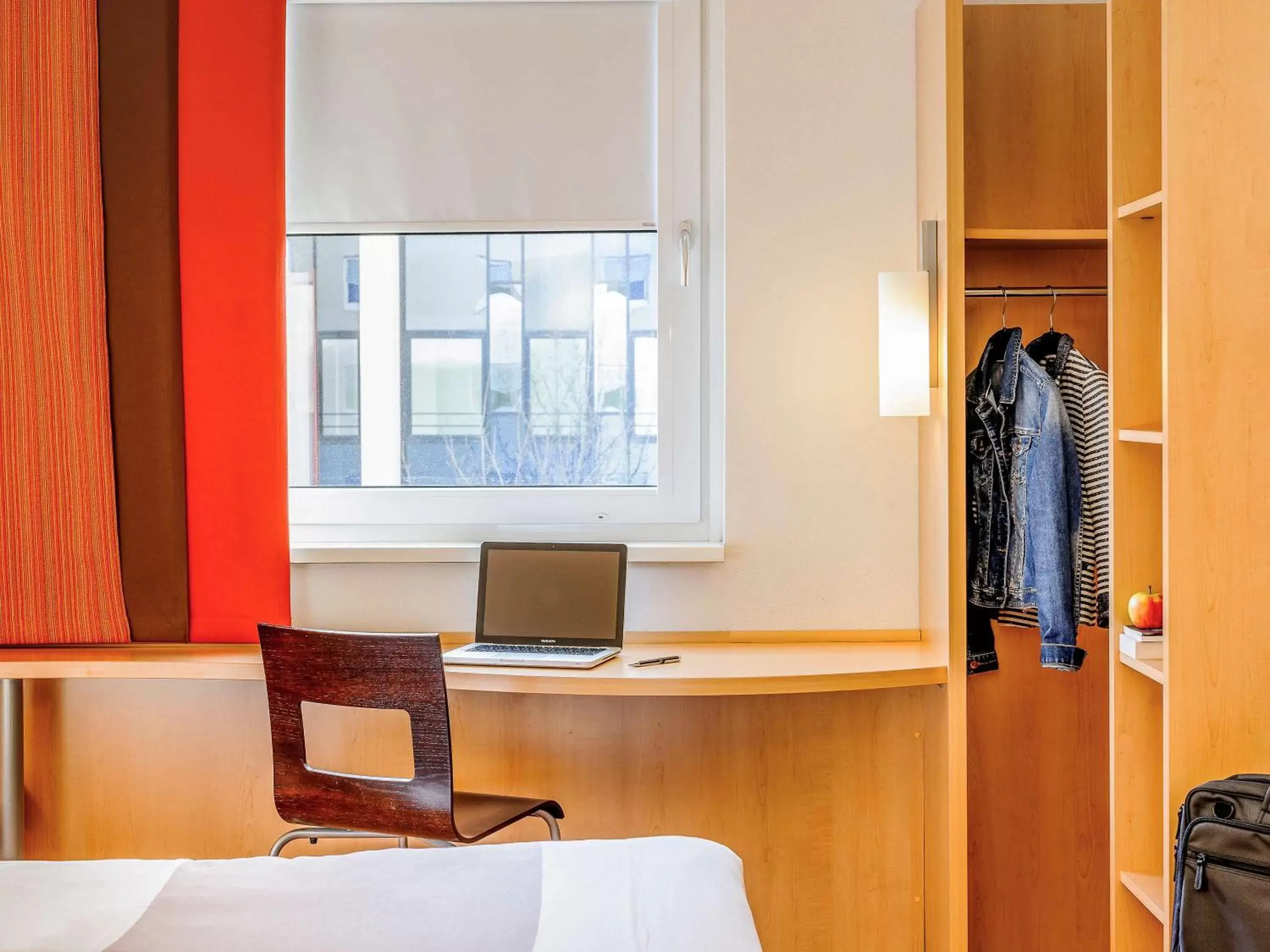 Photo of the whole room in ibis Stuttgart Airport Messe