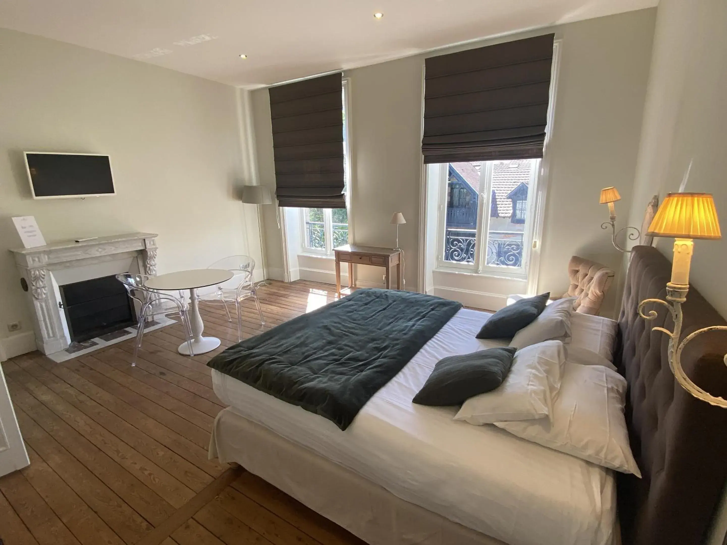 Bedroom in La Villa Beaupeyrat - Apparthôtels de charme dans bâtisse de caractère