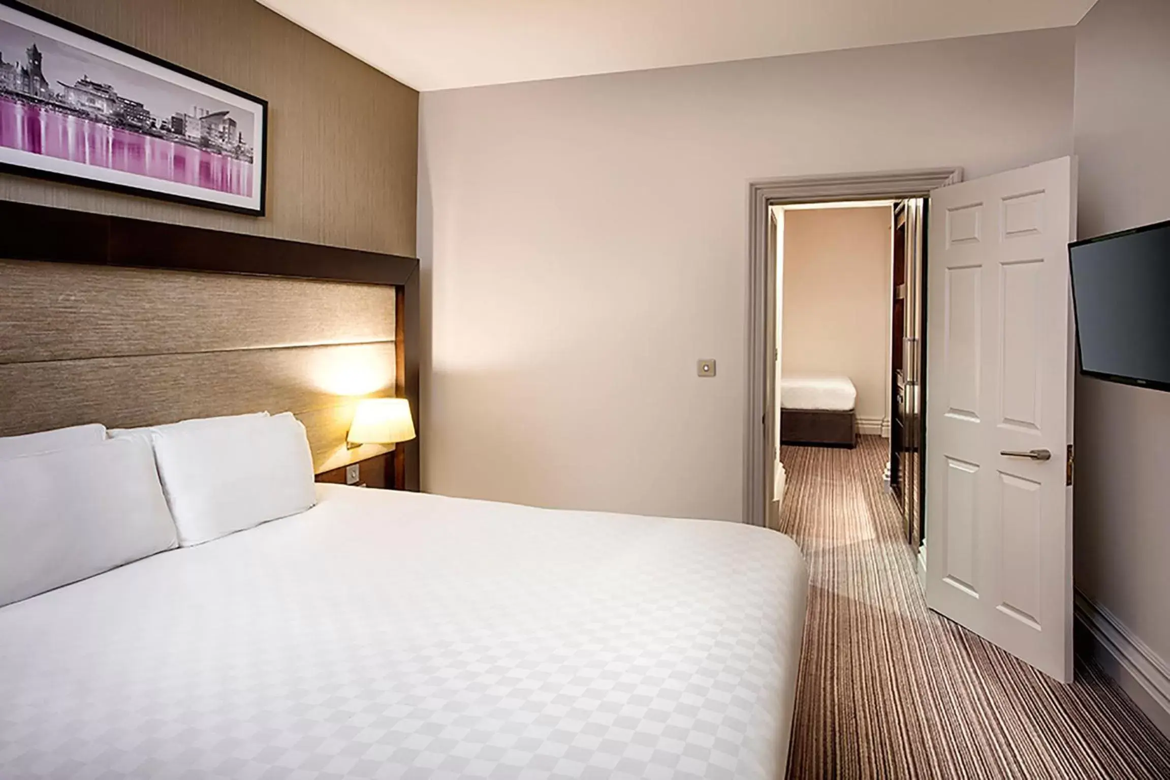 Bed in Leonardo Hotel Cardiff - Formerly Jurys Inn