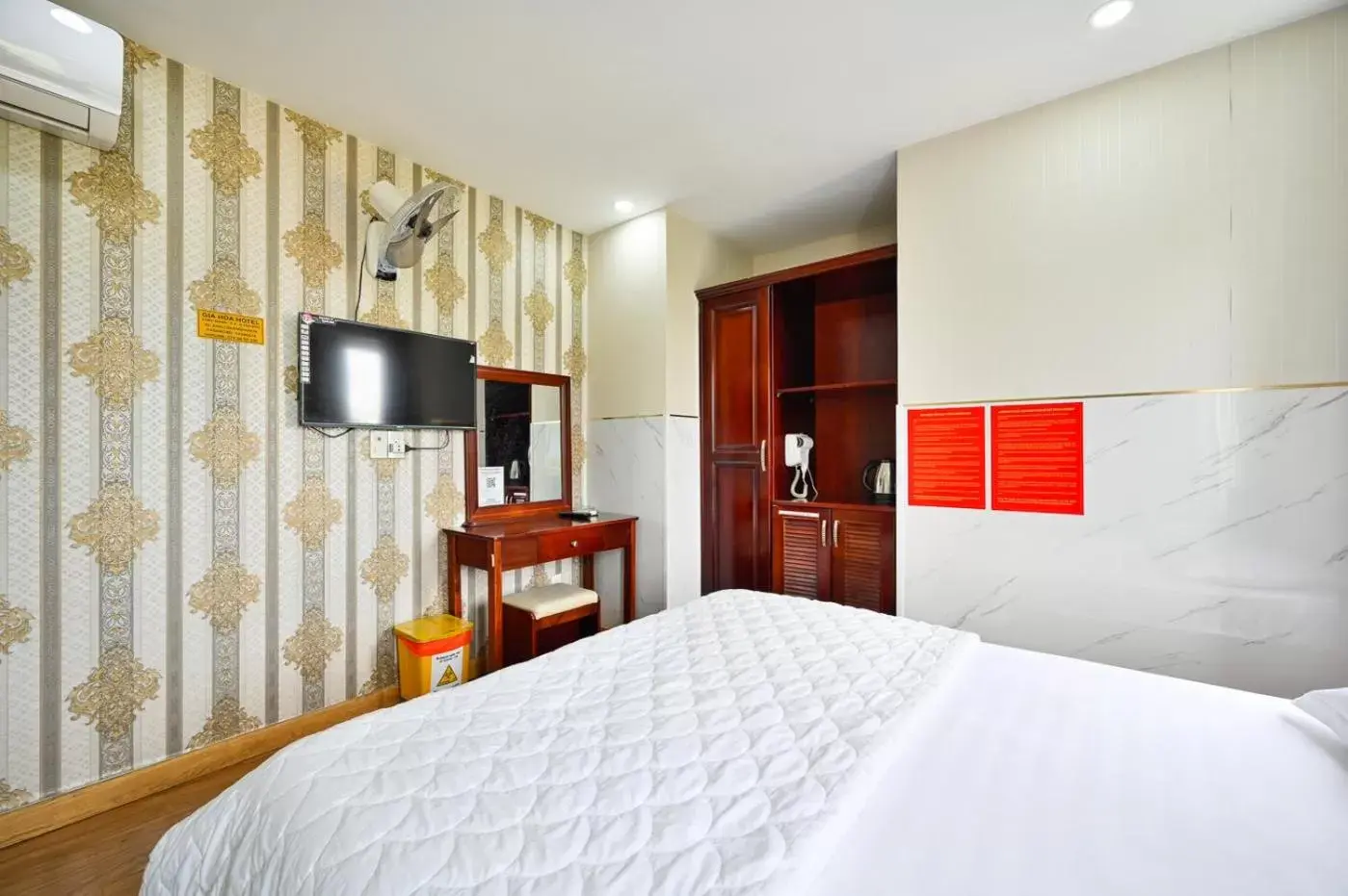 Photo of the whole room, Bed in Gia Hoa Airport Hotel Photo of the whole room, Bed in Gia Hoa Airport Hotel