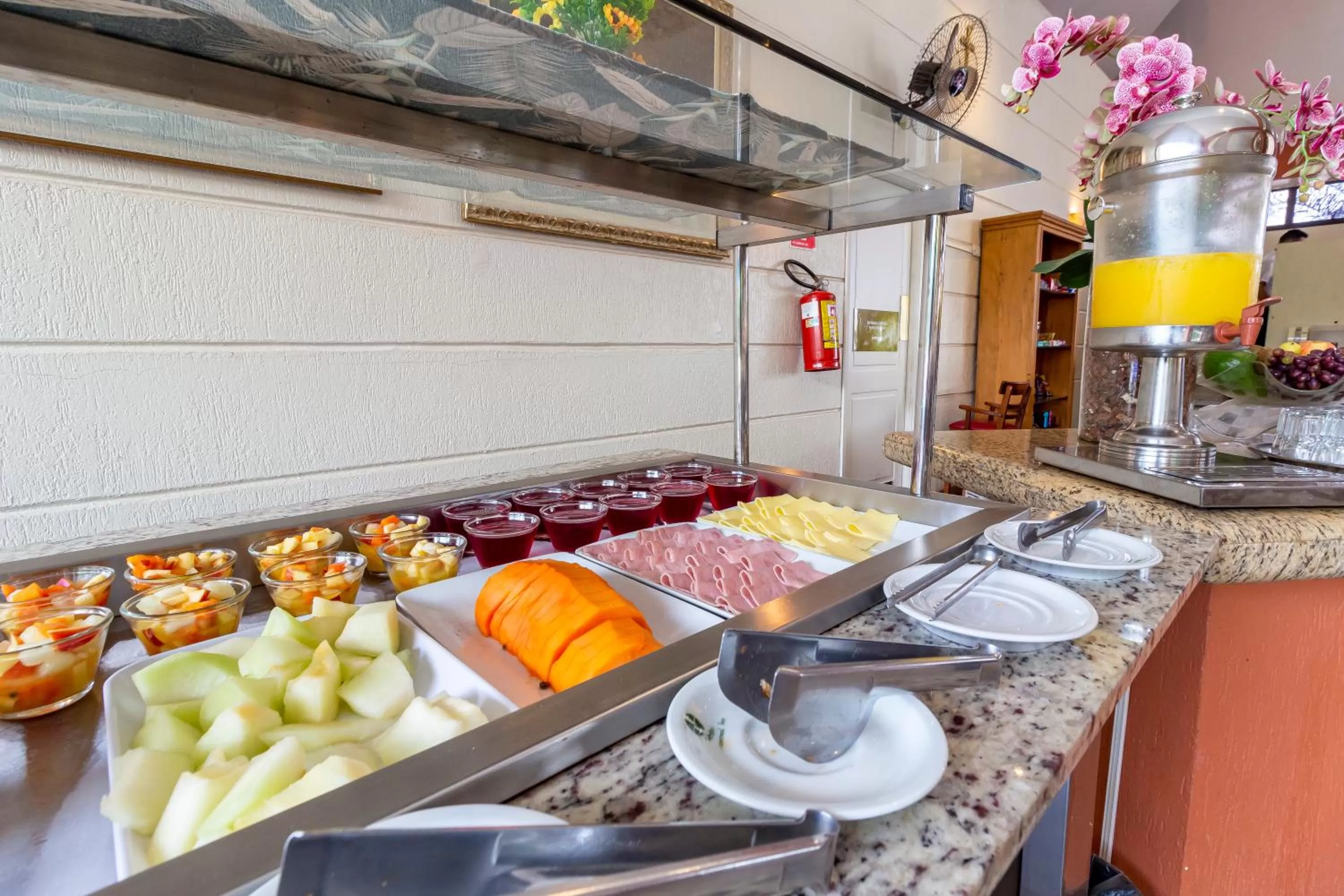 Breakfast in Hotel Golden Park Ribeirão Preto by Nacional Inn