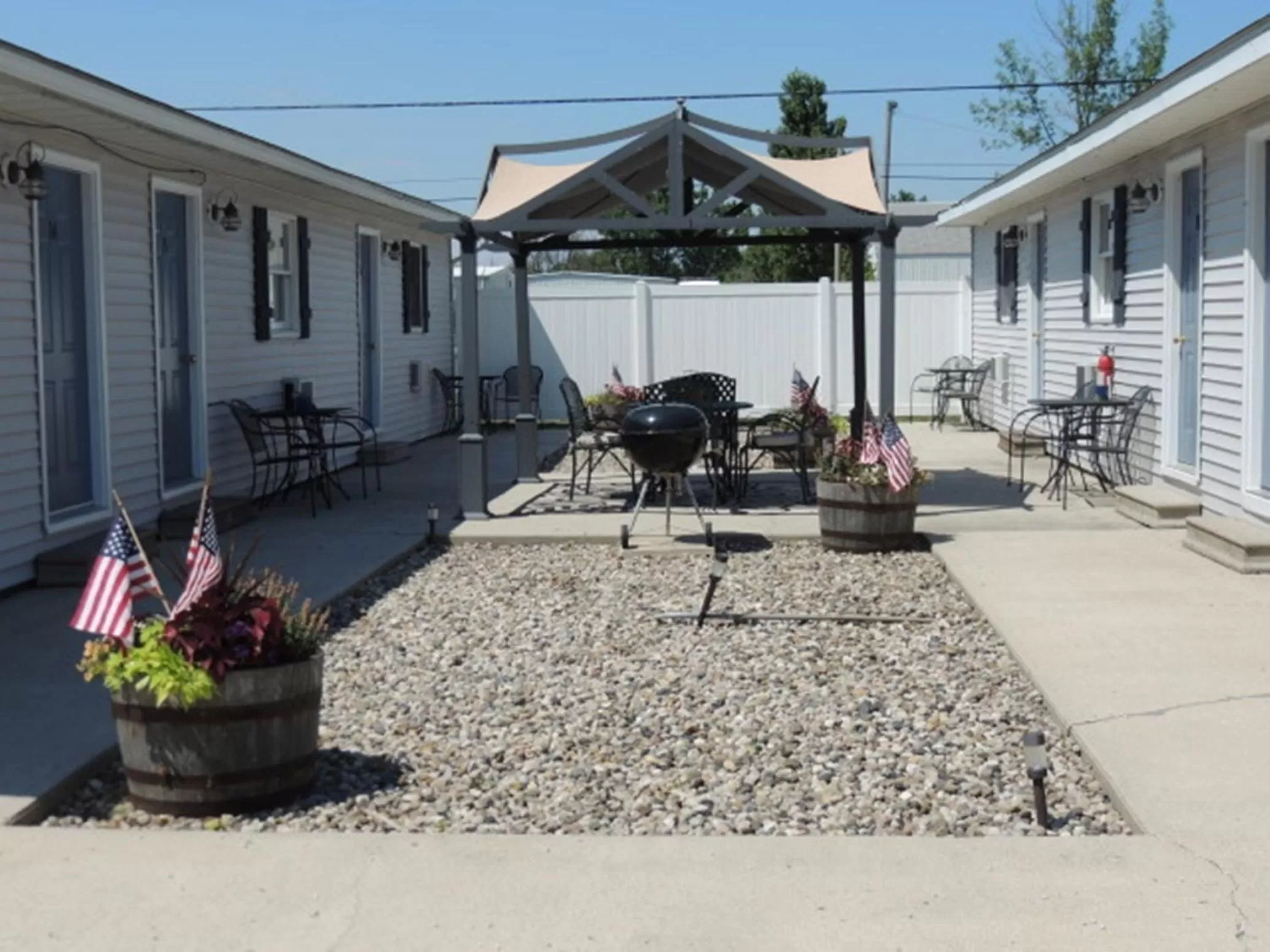 Facade/entrance in White Caps Motel and RV Park