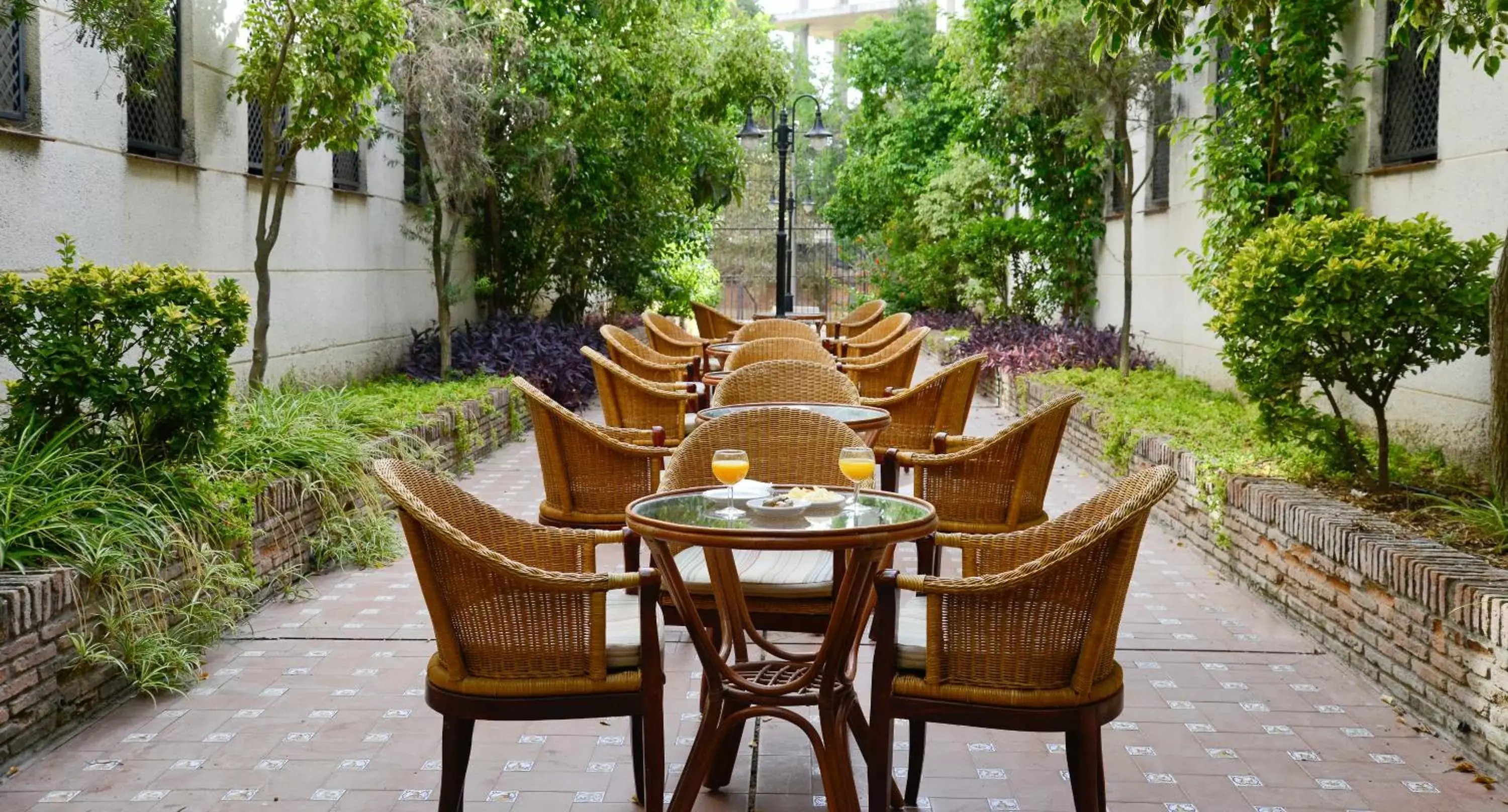 Patio, Restaurant/Places to Eat in Hotel San Pablo Sevilla