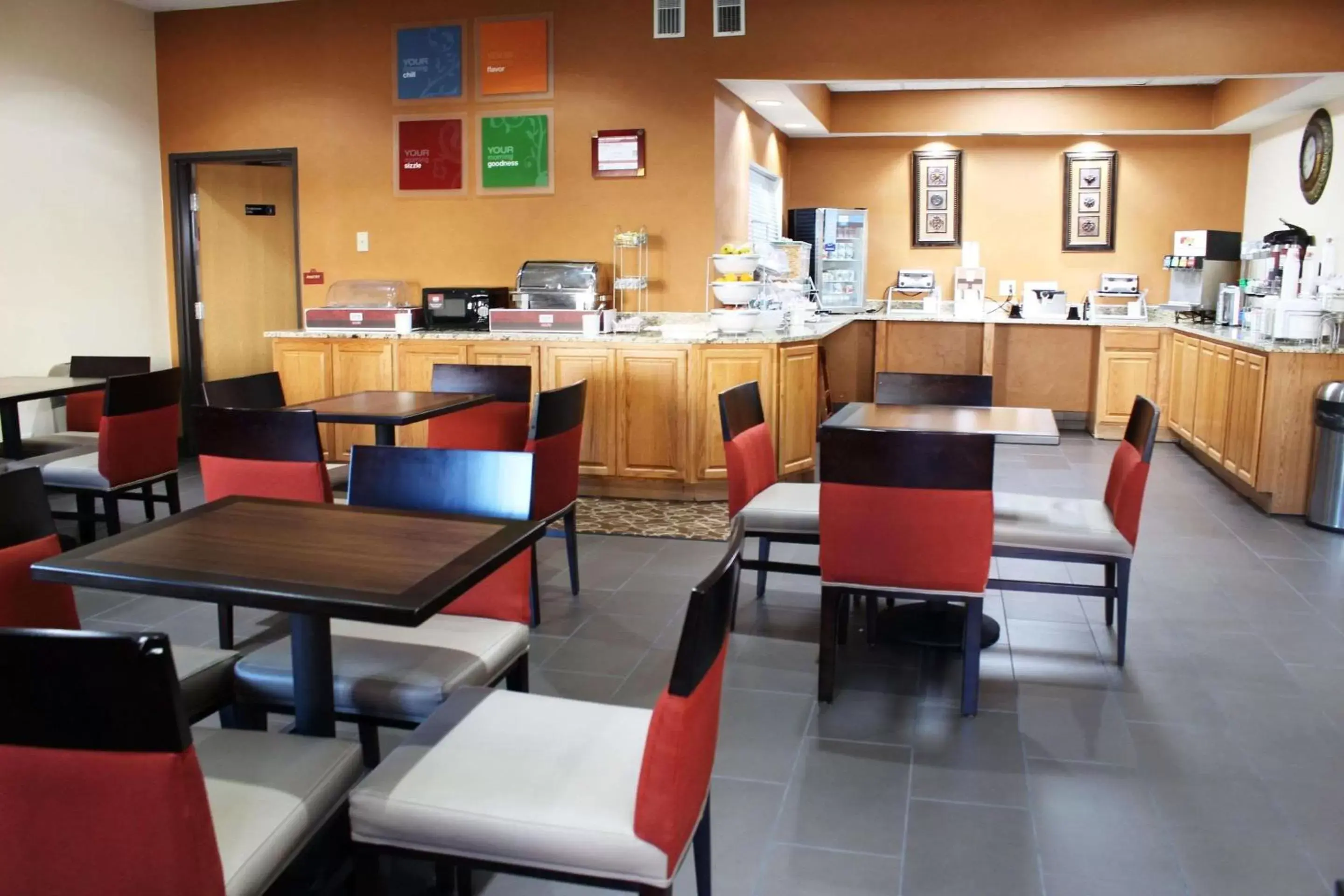 Restaurant/Places to Eat in Comfort Suites Kansas City