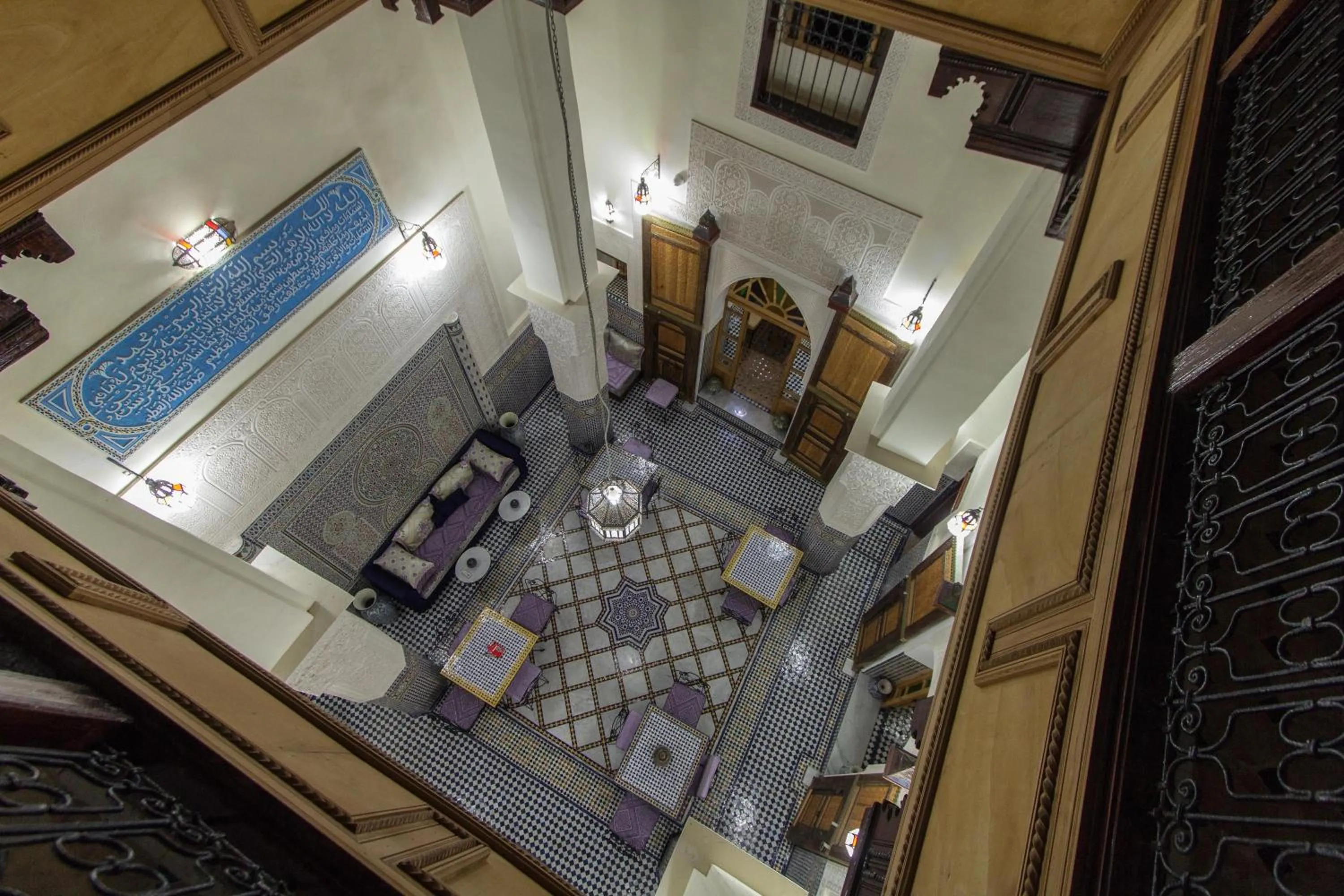 Restaurant/places to eat in Riad Taryana