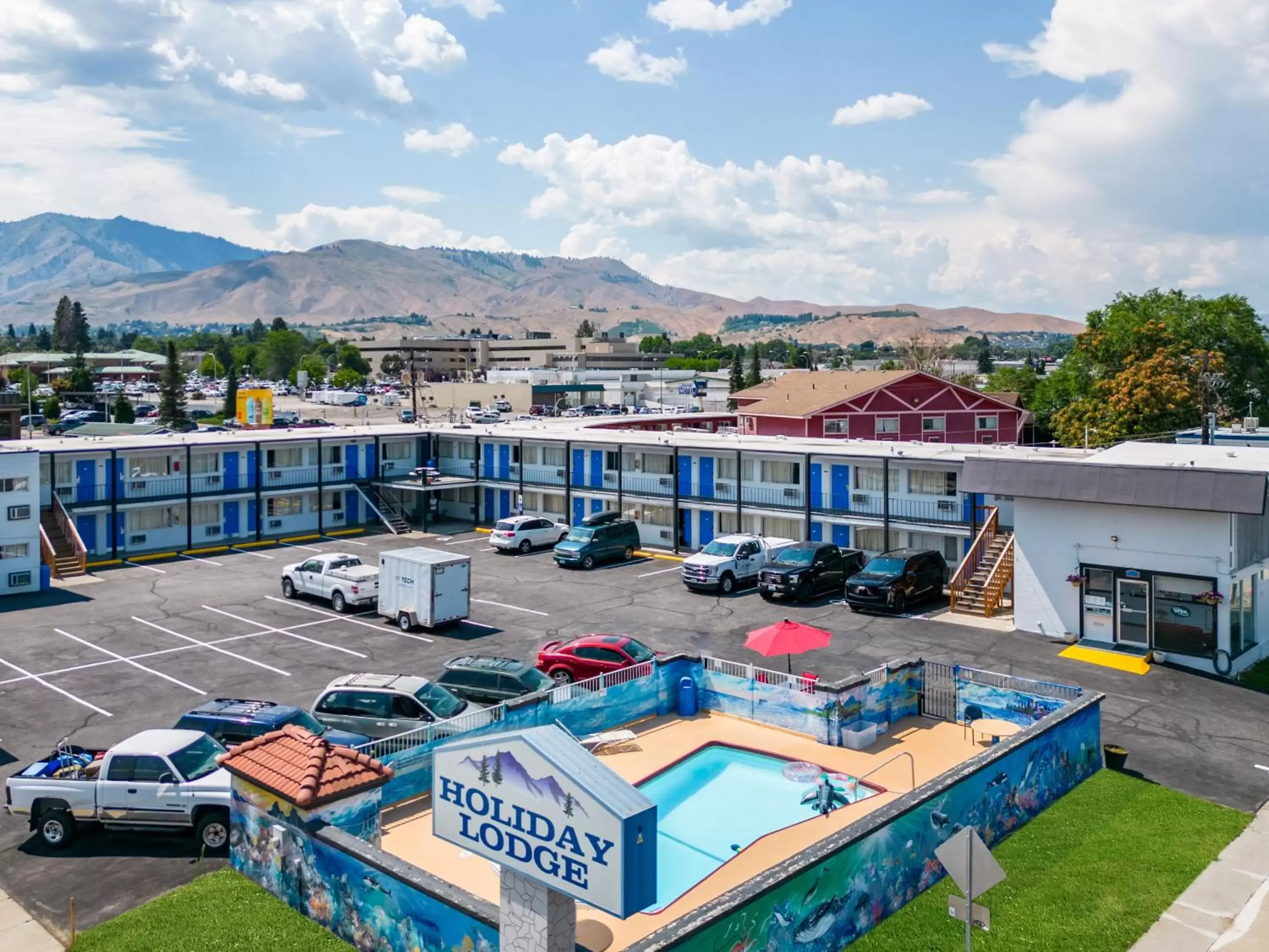 Property building, Pool View in Holiday Lodge Wenatchee