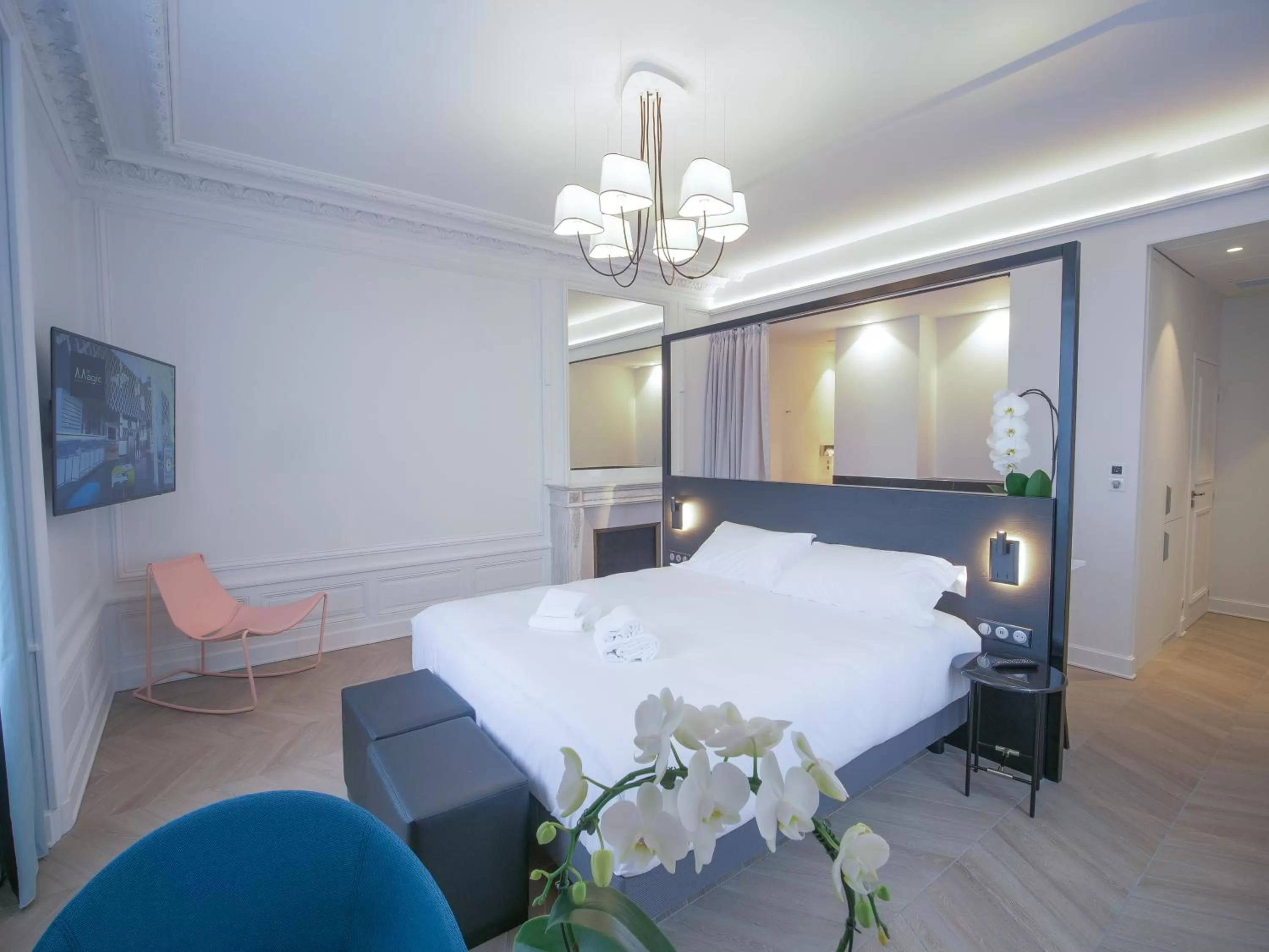 Photo of the whole room, Bed in Le Magic Hôtel & Spa