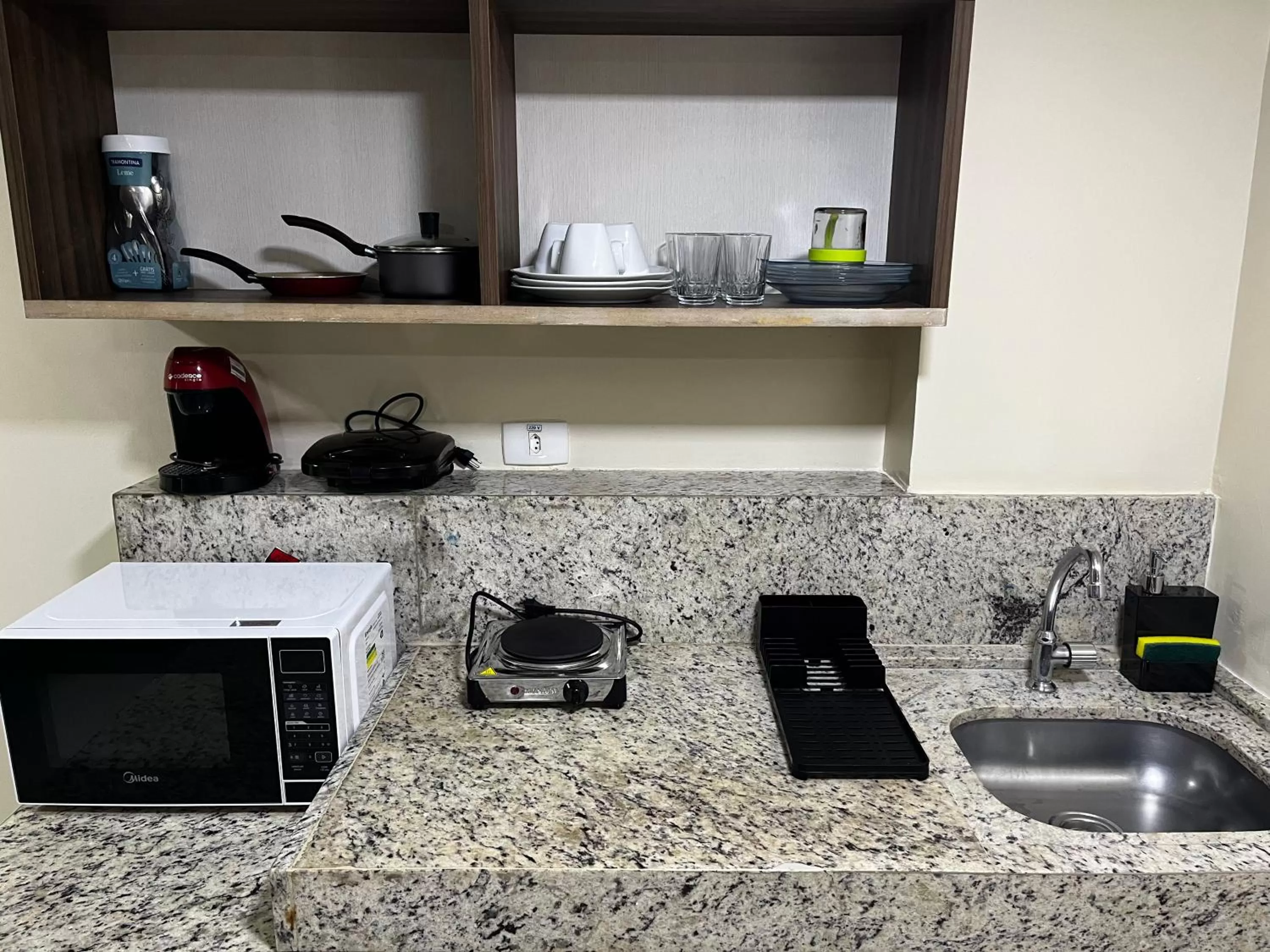 Coffee/tea facilities, Kitchen/Kitchenette in Flat beira mar Tambaú