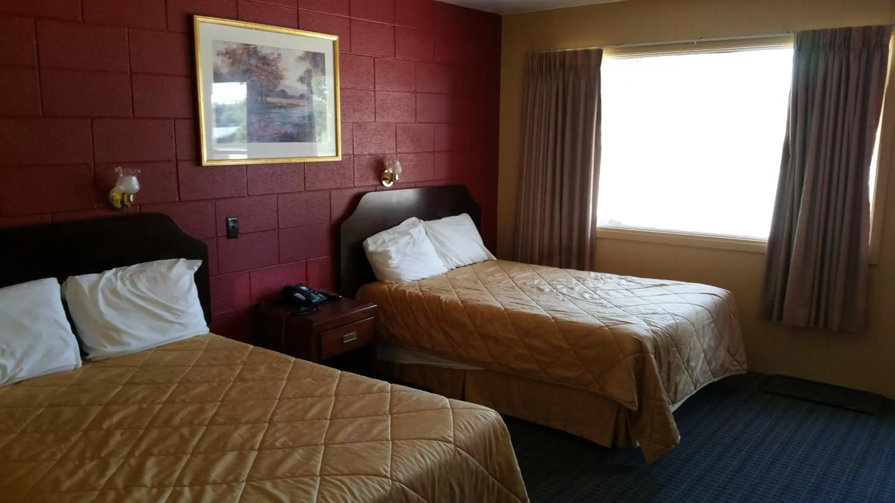 Bed, Room Photo in Riverview Motel