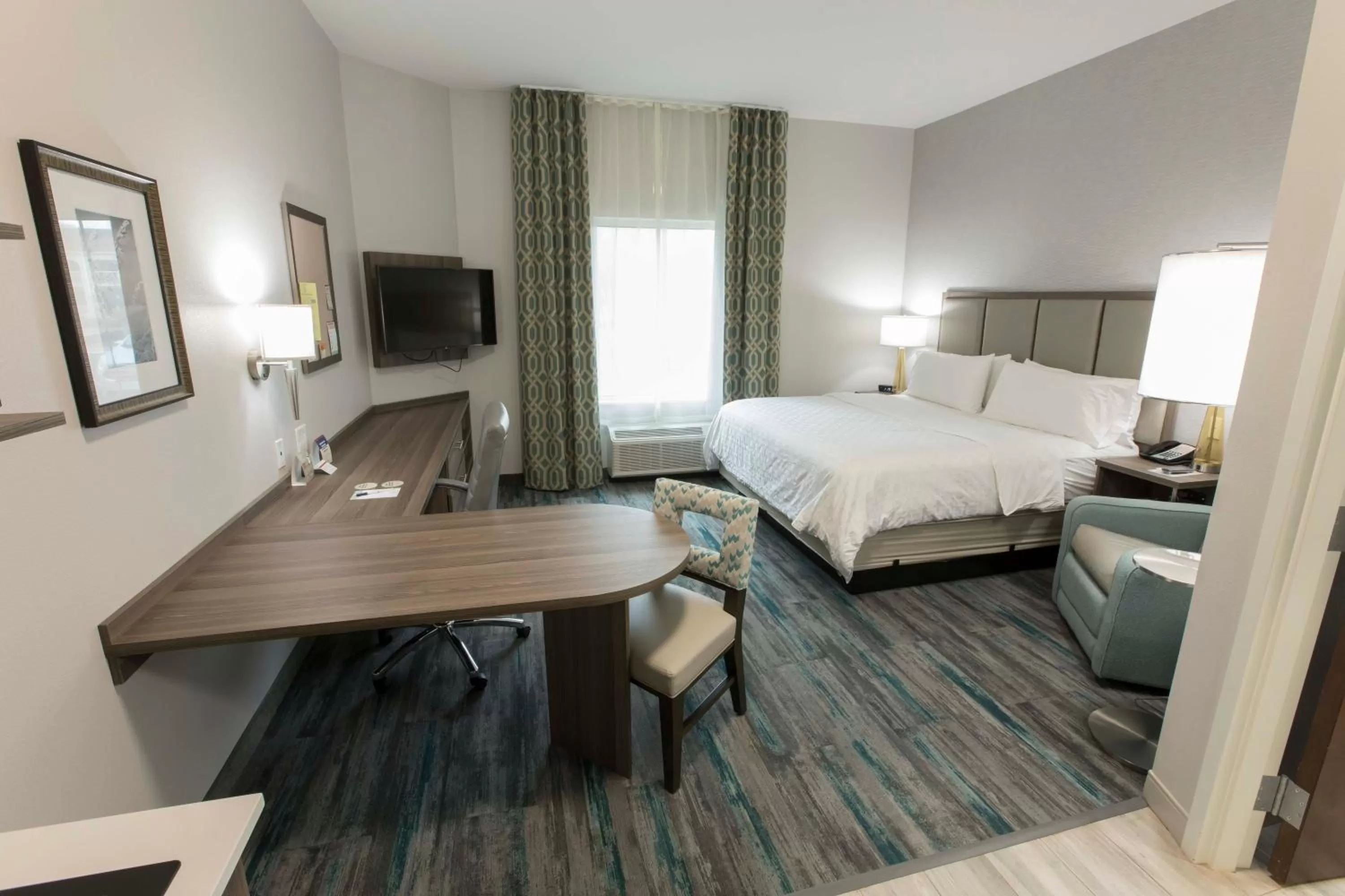 Photo of the whole room, Bed in Candlewood Suites - McDonough by IHG