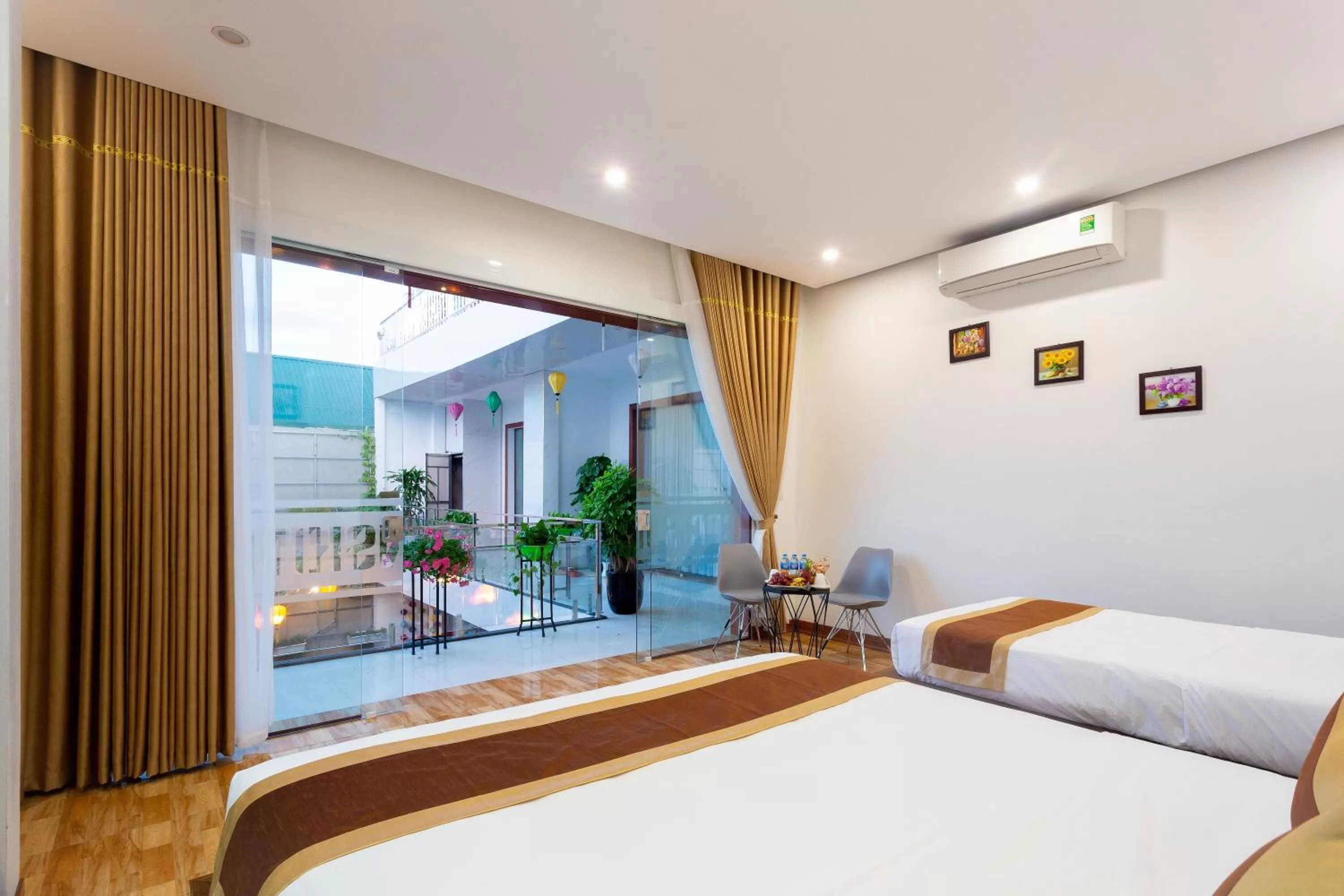 Bed in TAM COC SUNSHINE HOTEL