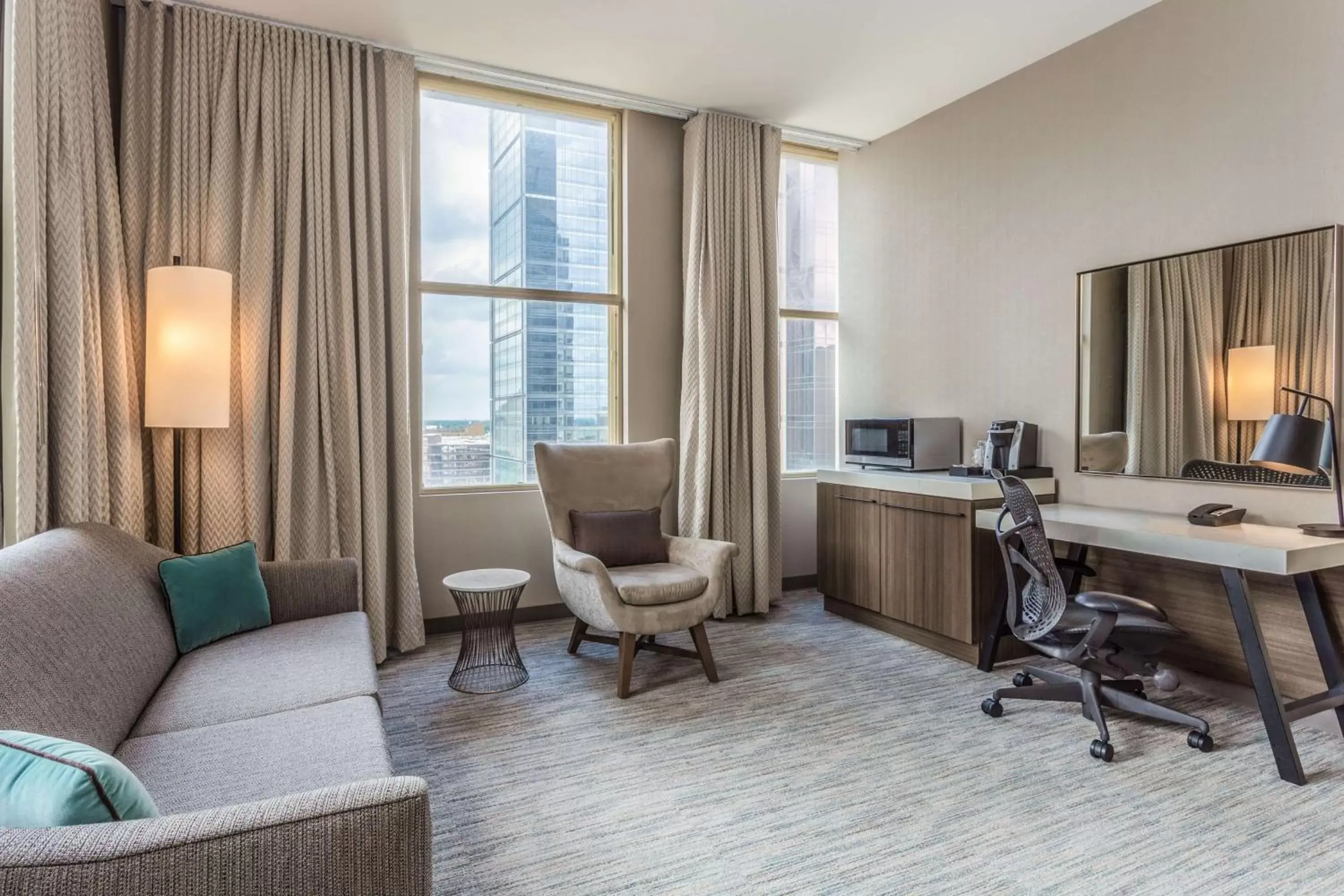 Bedroom, Seating Area in Hilton Garden Inn Indianapolis Downtown