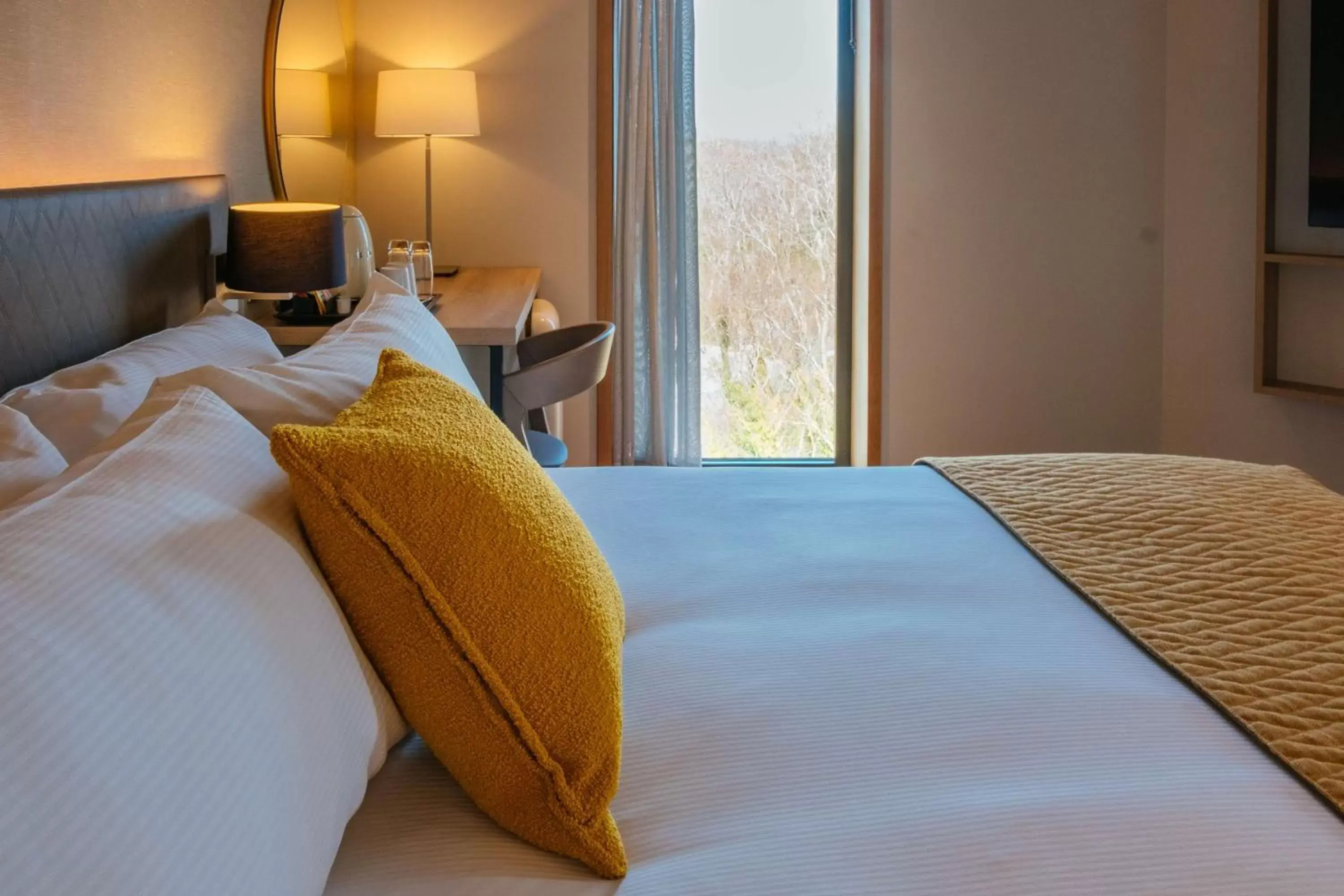 Bedroom, Bed in Hilton Garden Inn Snowdonia