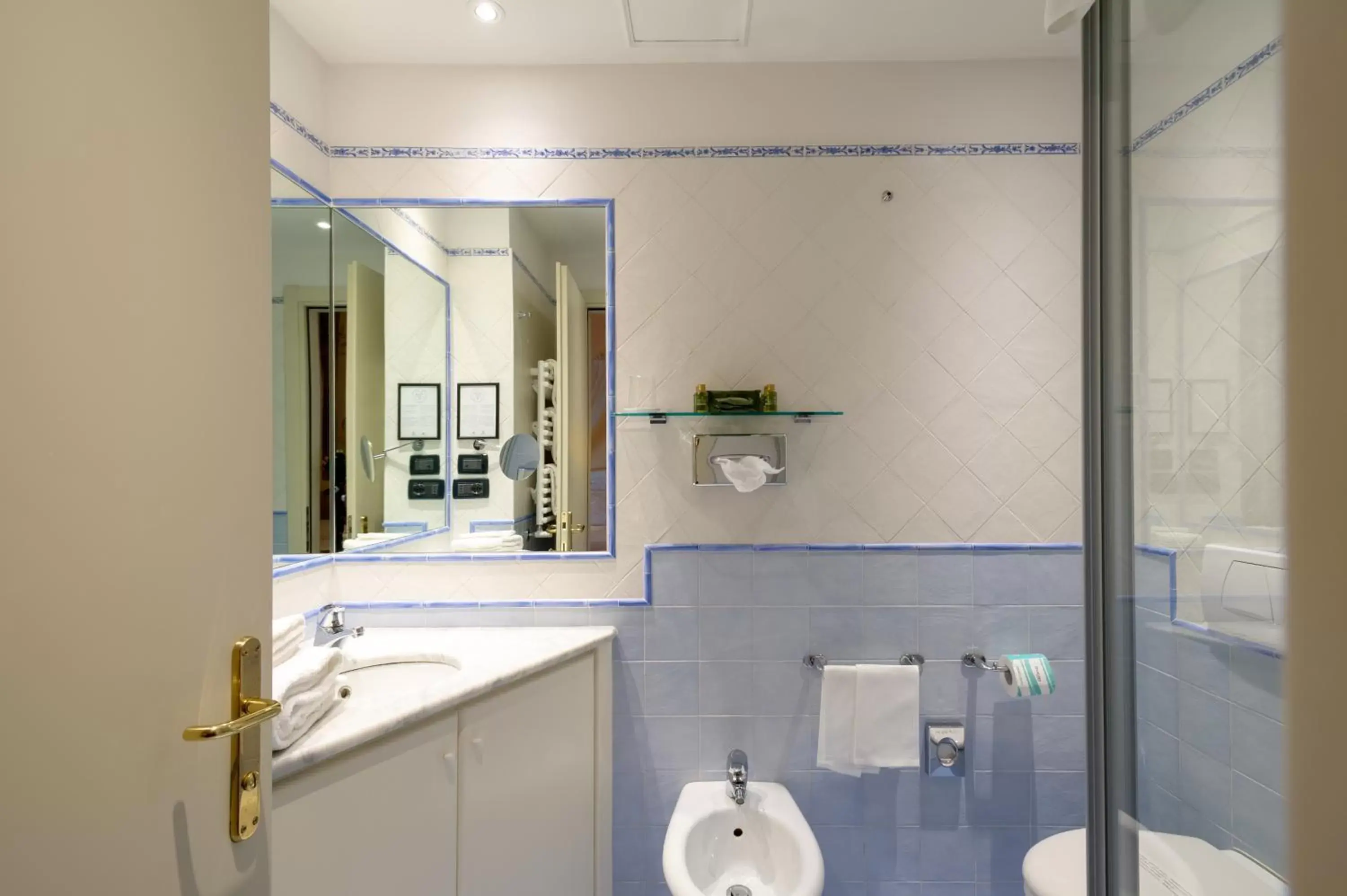 Bathroom in Hotel Davanzati