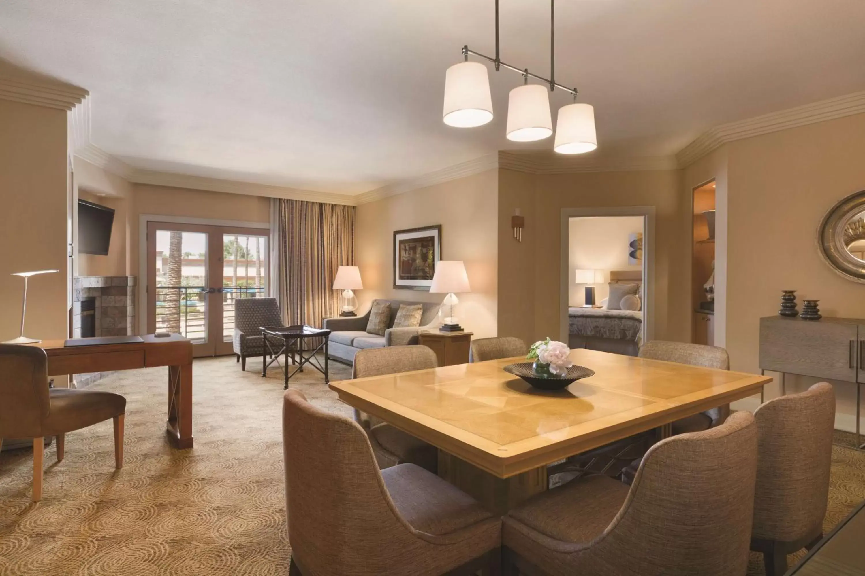 Bedroom, Dining Area in Hilton Scottsdale Resort & Villas