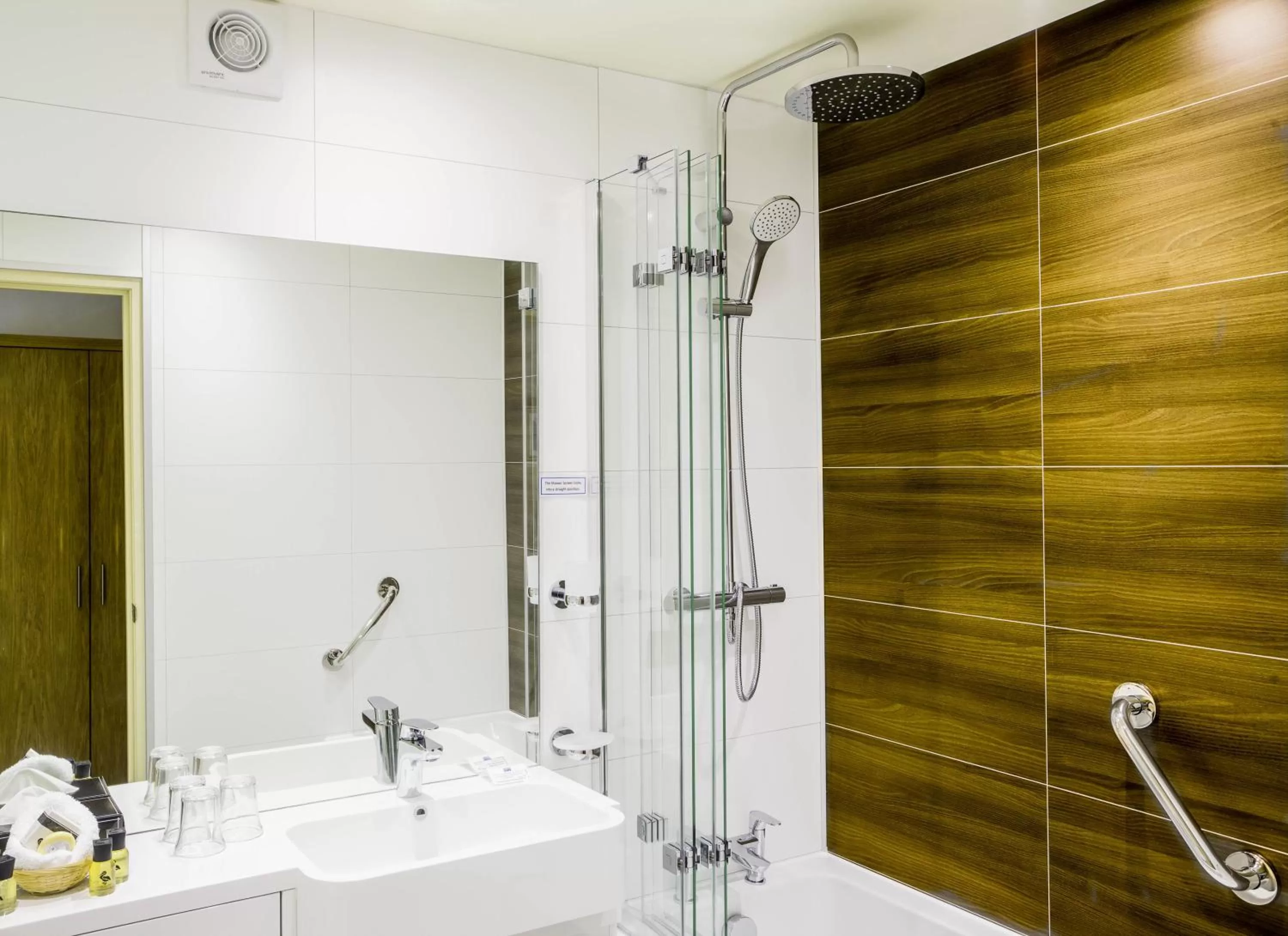 Bathroom in Langstone Cliff Hotel