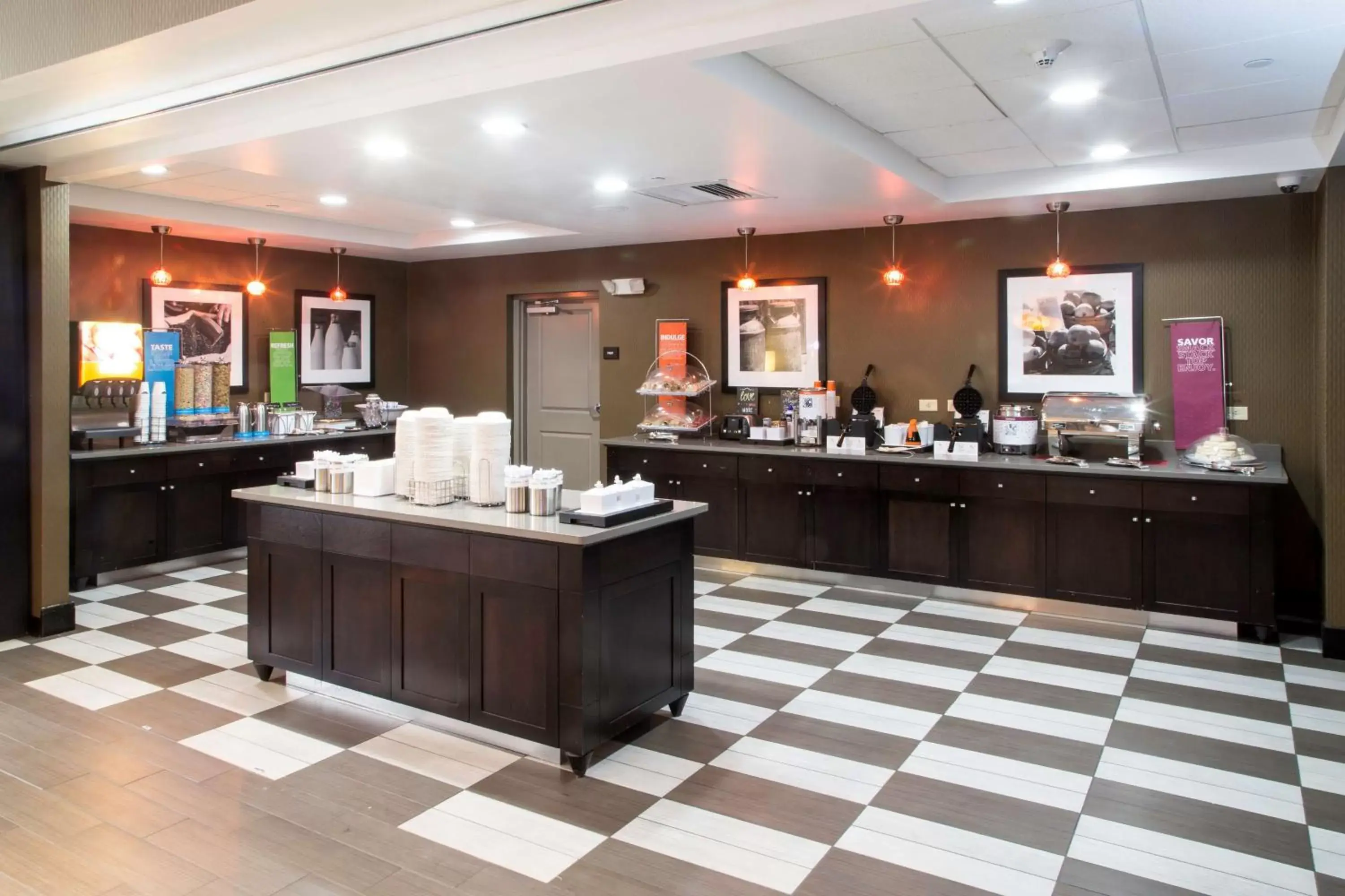 Breakfast in Hampton Inn Oxford/Conference Center Breakfast in Hampton Inn Oxford/Conference Center