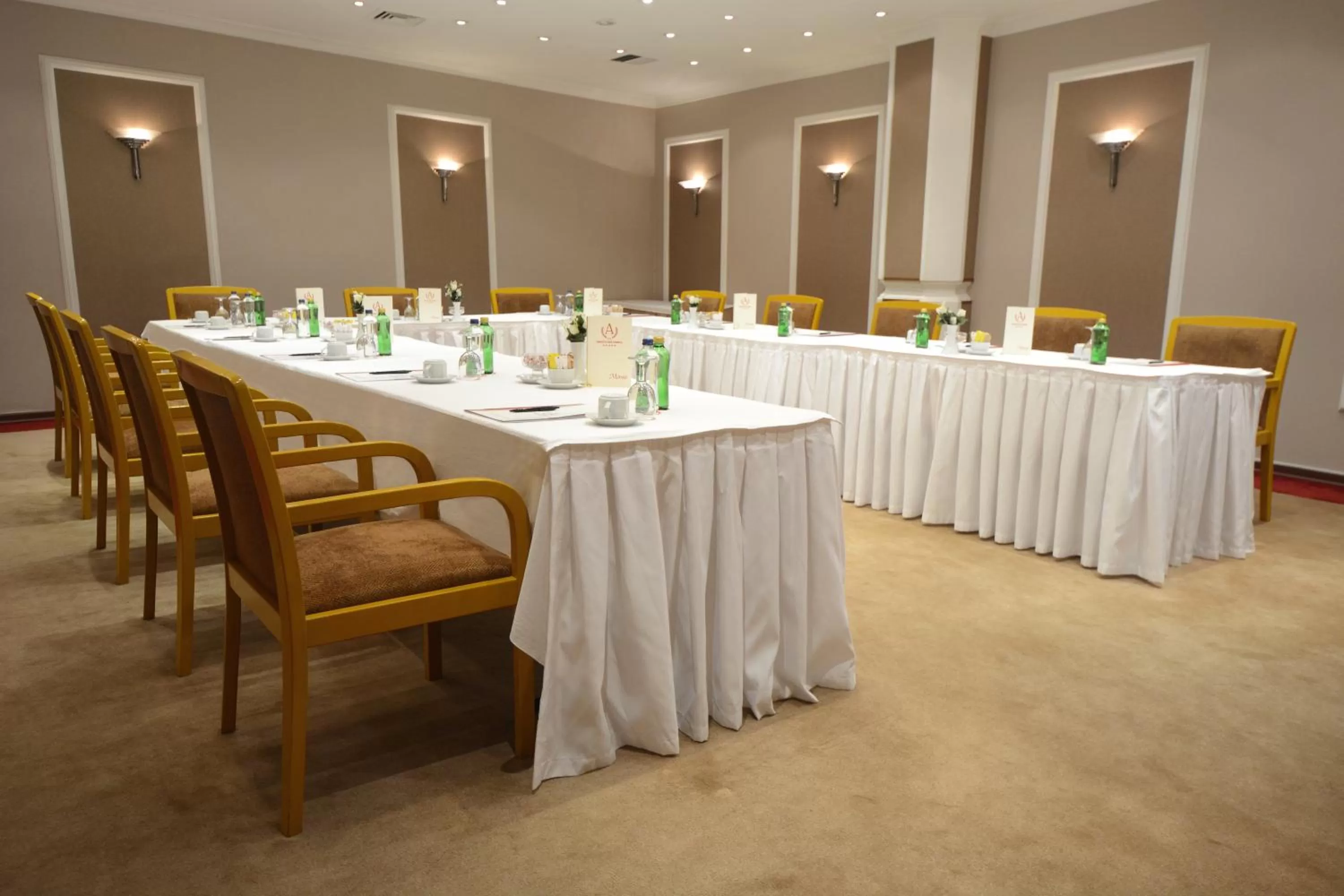 Communal lounge/ TV room in Akgun Istanbul Hotel