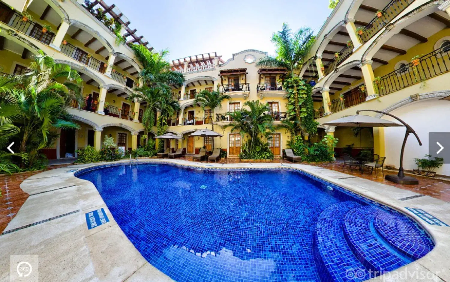 Swimming Pool in Hacienda Real del Caribe Hotel