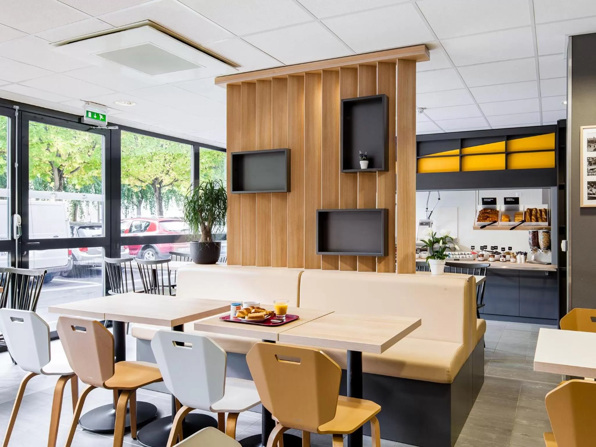 Restaurant/places to eat in B&B HOTEL Marne-La-Vallée Torcy