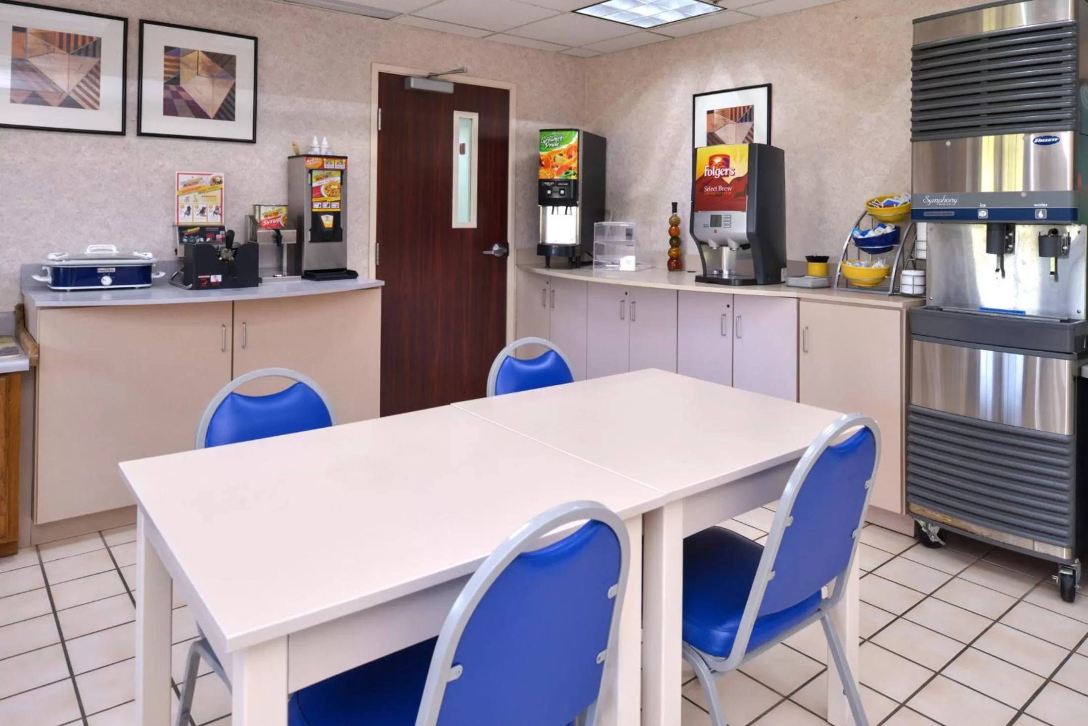 Continental breakfast in Americas Best Value Inn & Suites Maryville