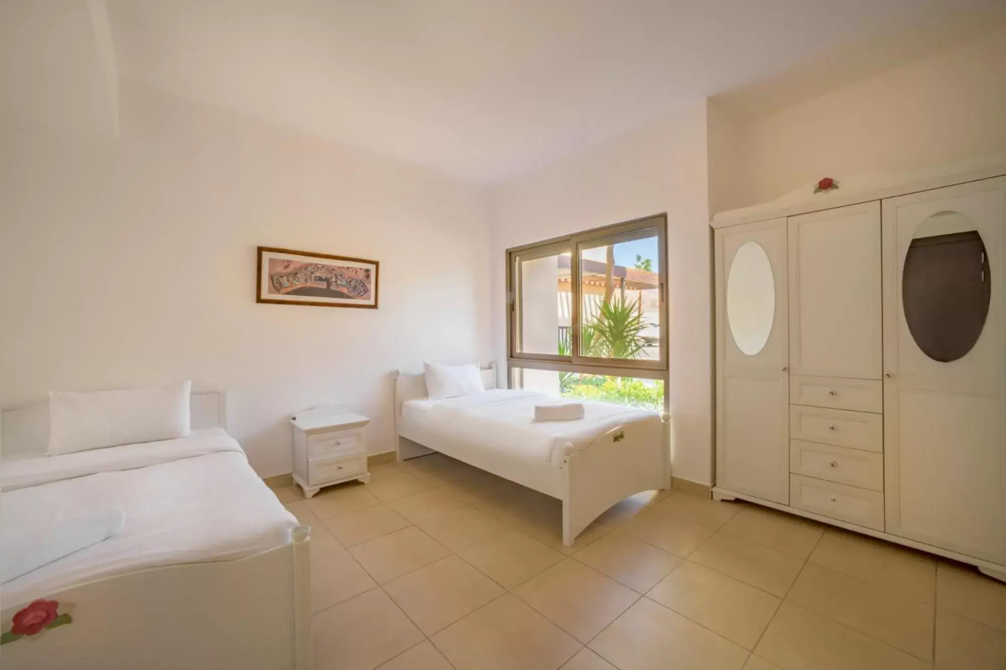 Bedroom, Bed in Tala Bay Residence