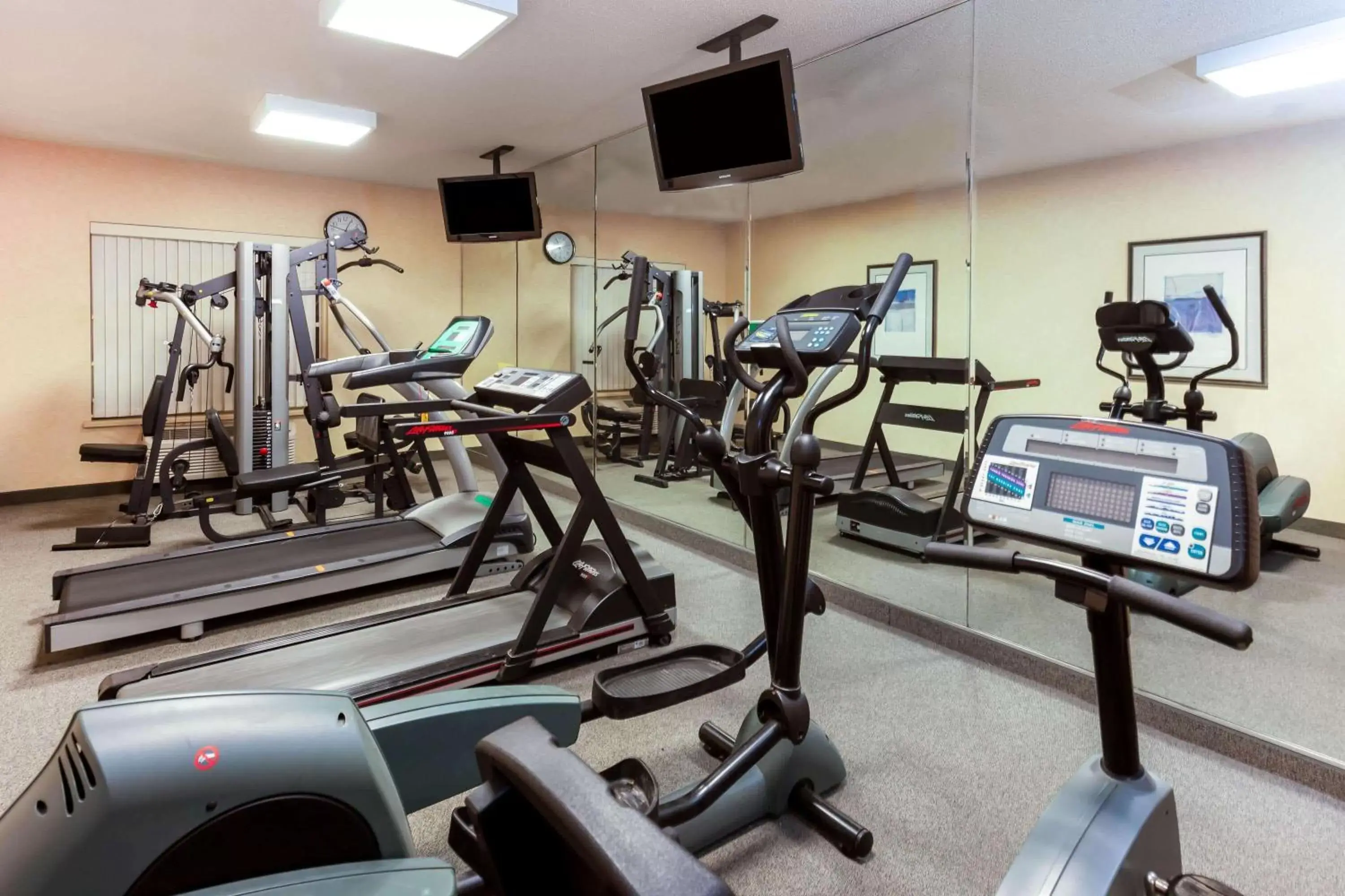 Fitness centre/facilities, Fitness Center/Facilities in La Quinta by Wyndham Milwaukee SW New Berlin
