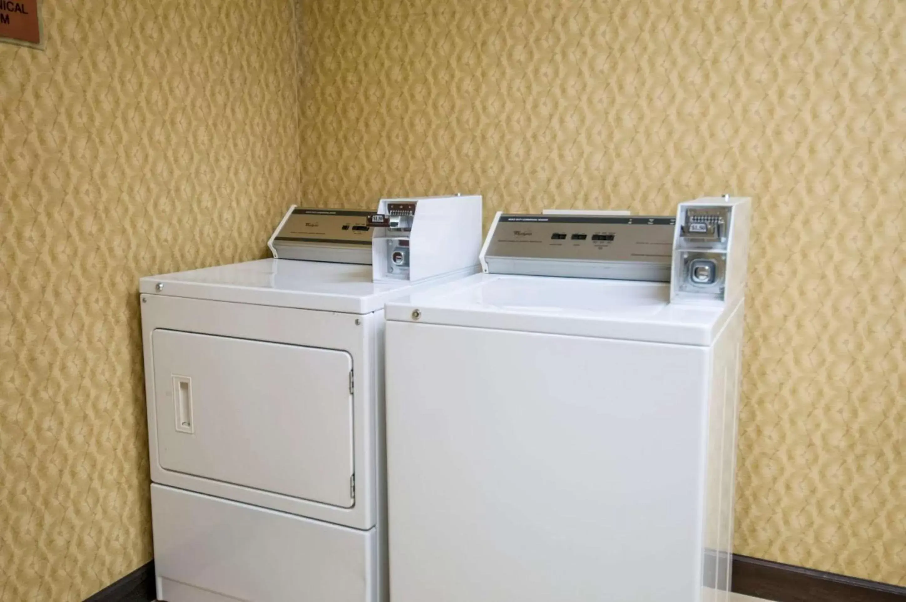 laundry, Kitchen/Kitchenette in Best Western Plus JFK Inn & Suites