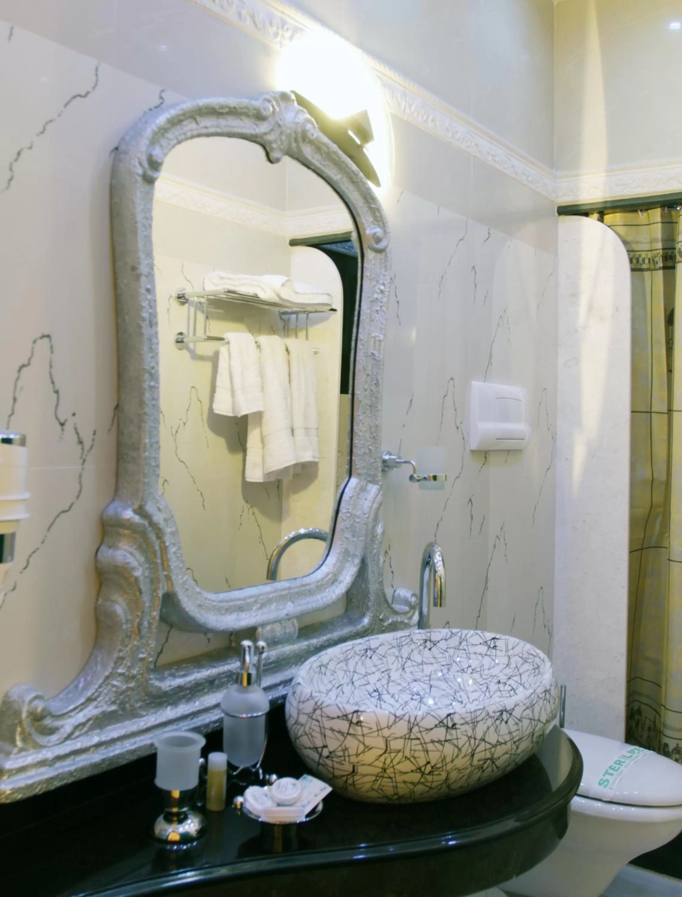 Shower in Hotel Villa Fernando Tirana