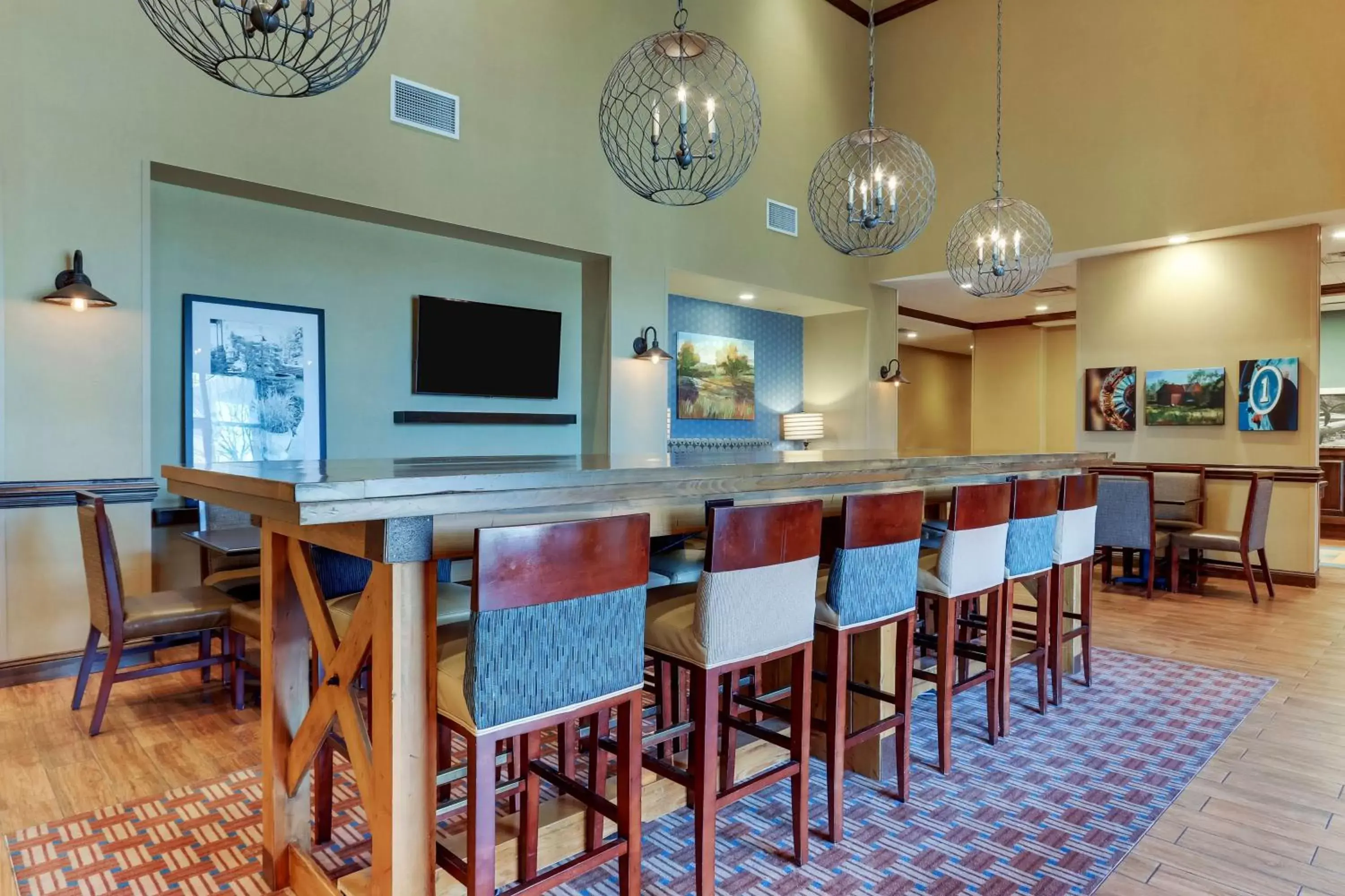 Breakfast, Lounge/Bar in Hampton Inn & Suites - Hartsville, SC