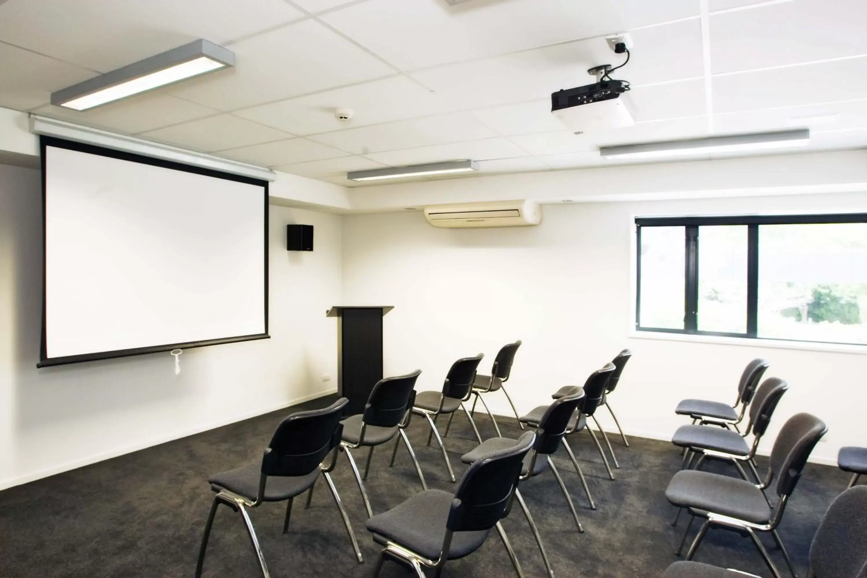 Business facilities, Business Area/Conference Room in Chateau Marlborough Hotel