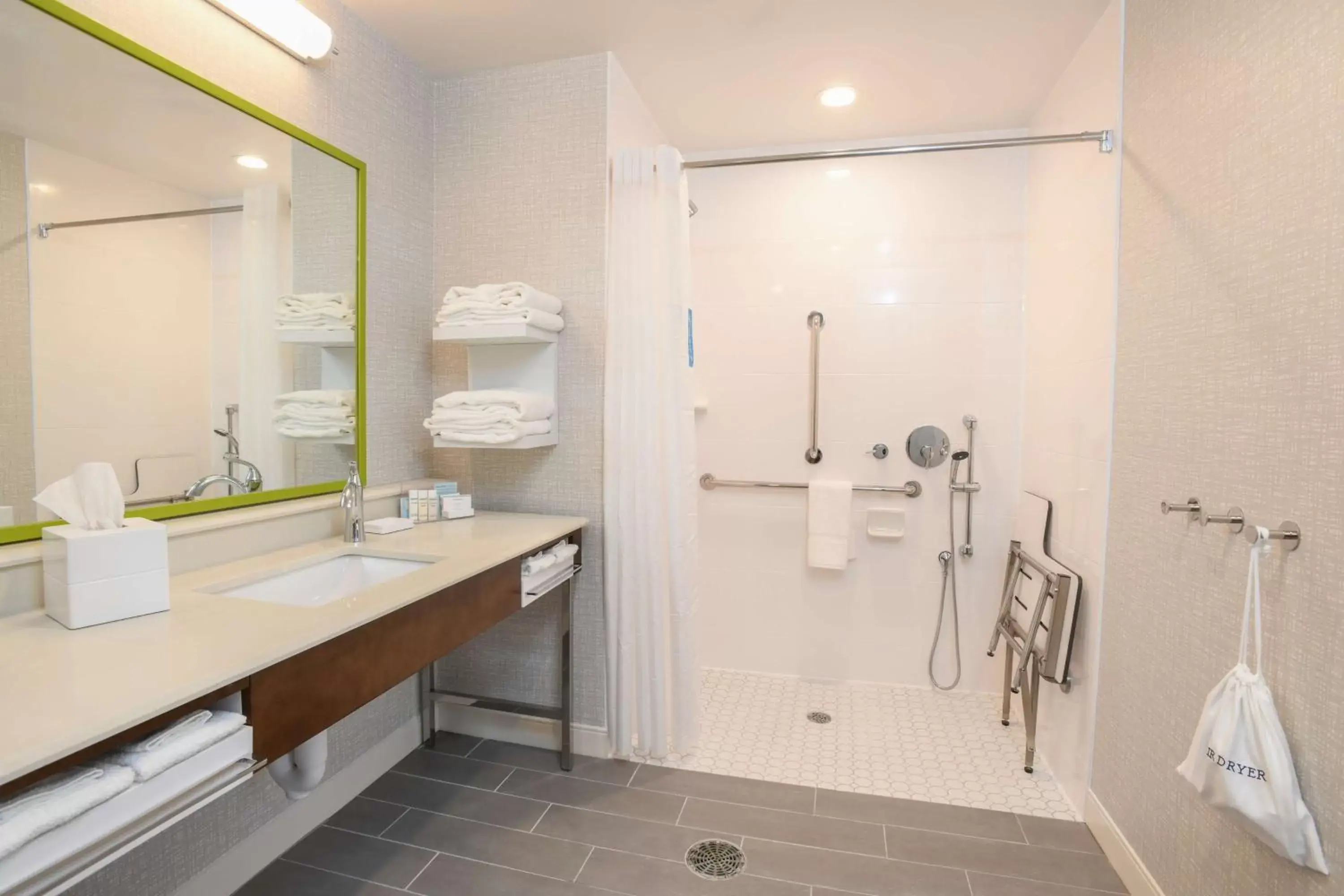 Bathroom in Hampton Inn & Suites Cincinnati Liberty Township