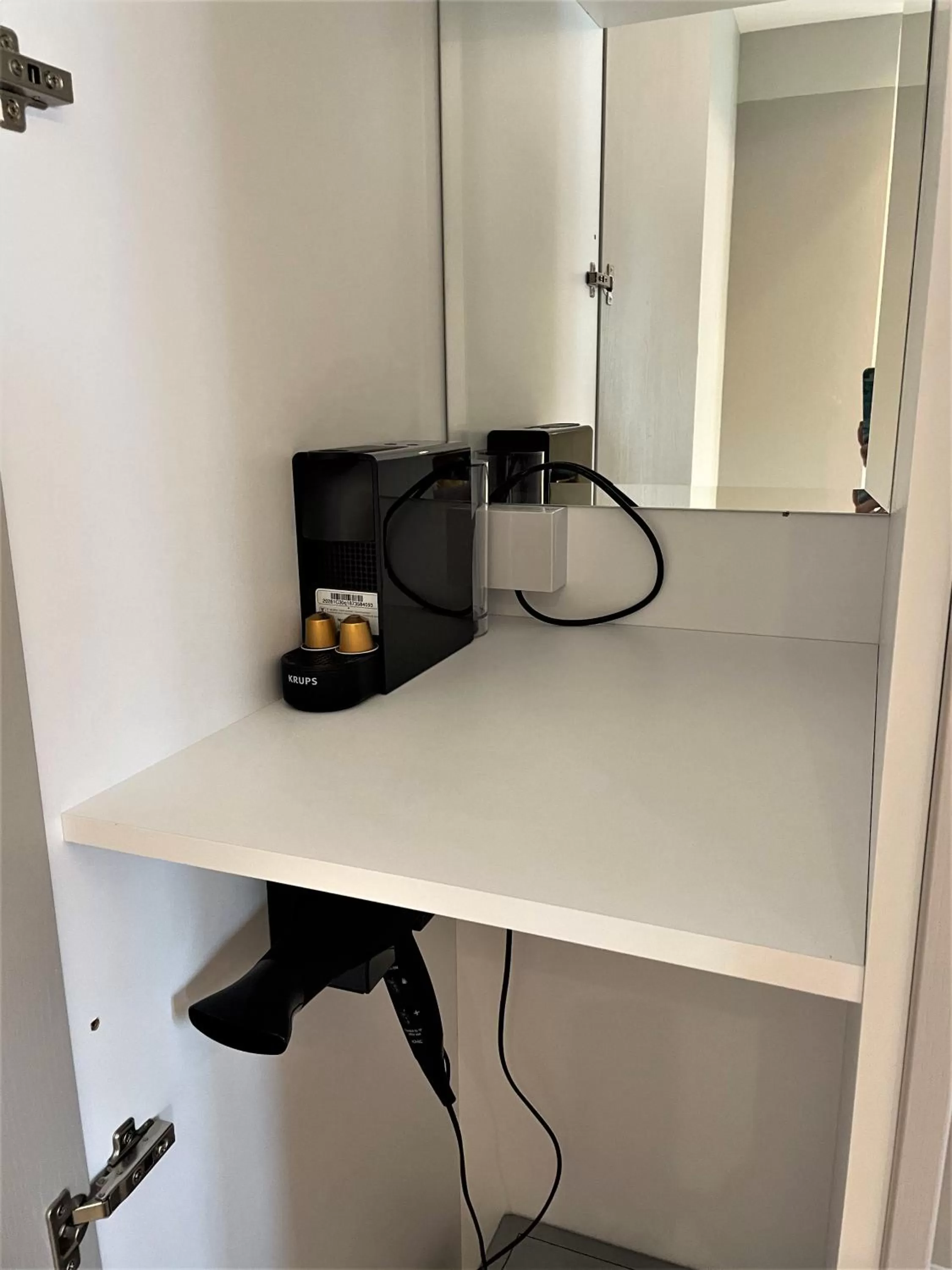 Coffee/tea facilities in West End Lane II