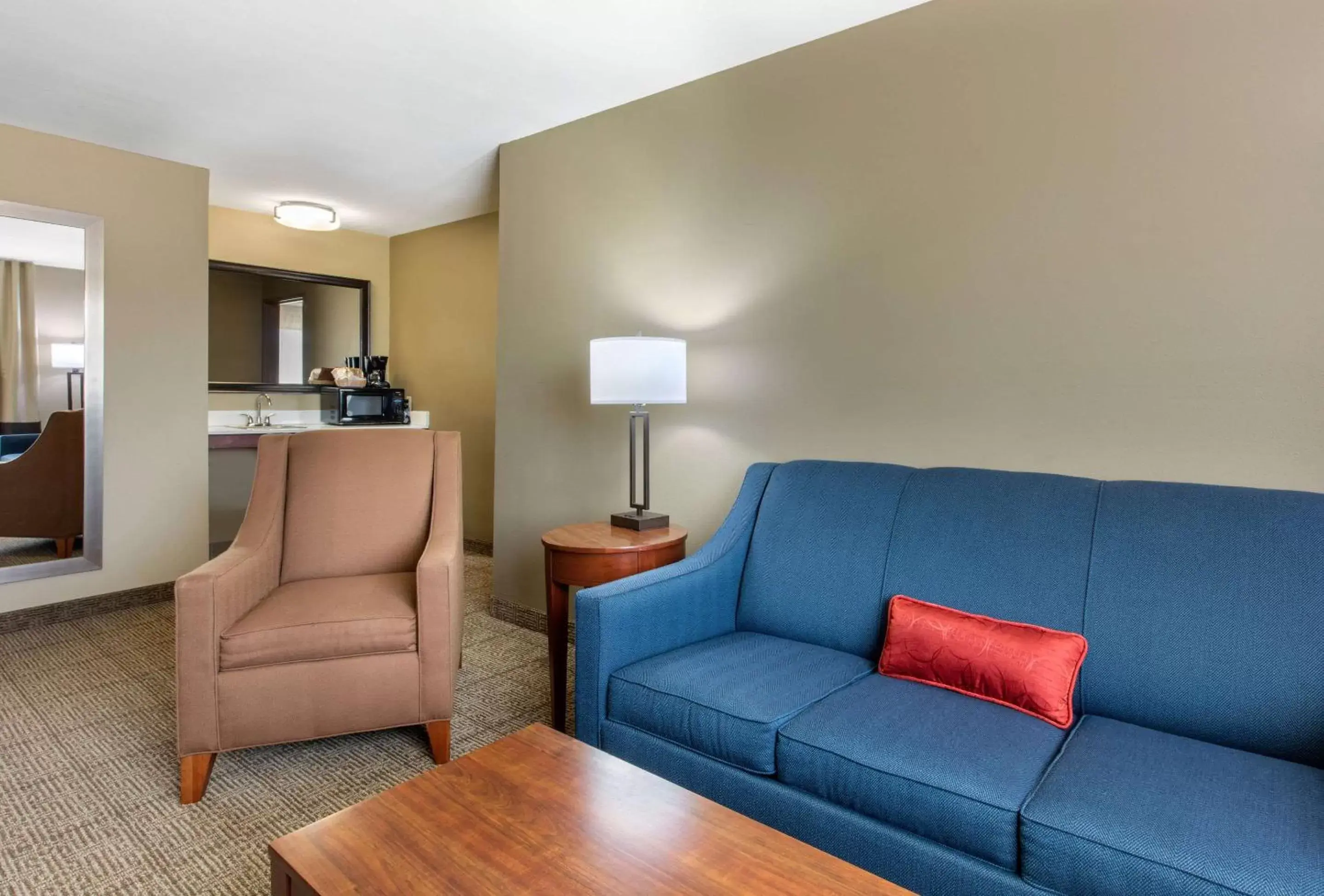 Photo of the whole room, Seating Area in Comfort Inn & Suites