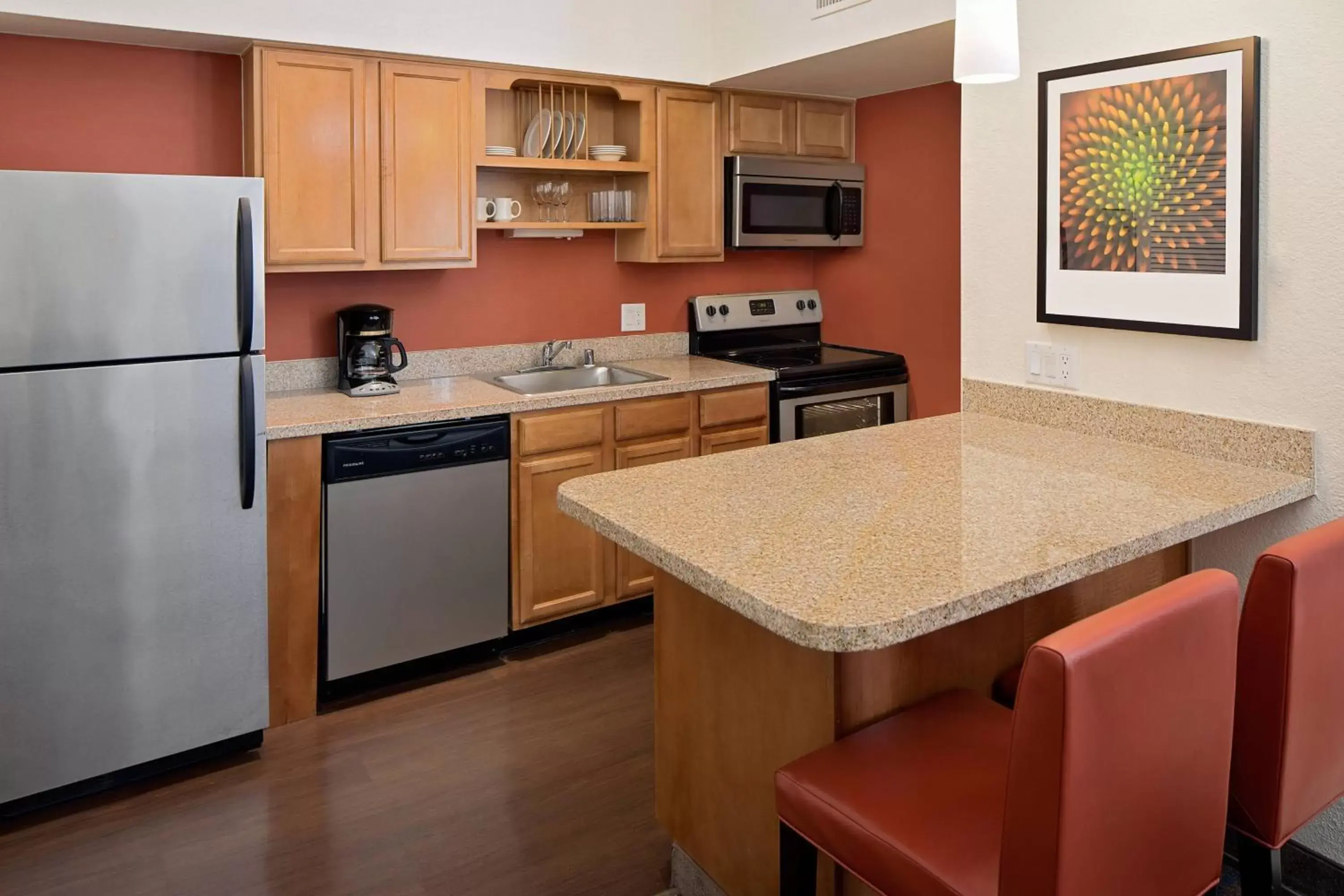 Bedroom, Kitchen/Kitchenette in Residence Inn Fremont Silicon Valley