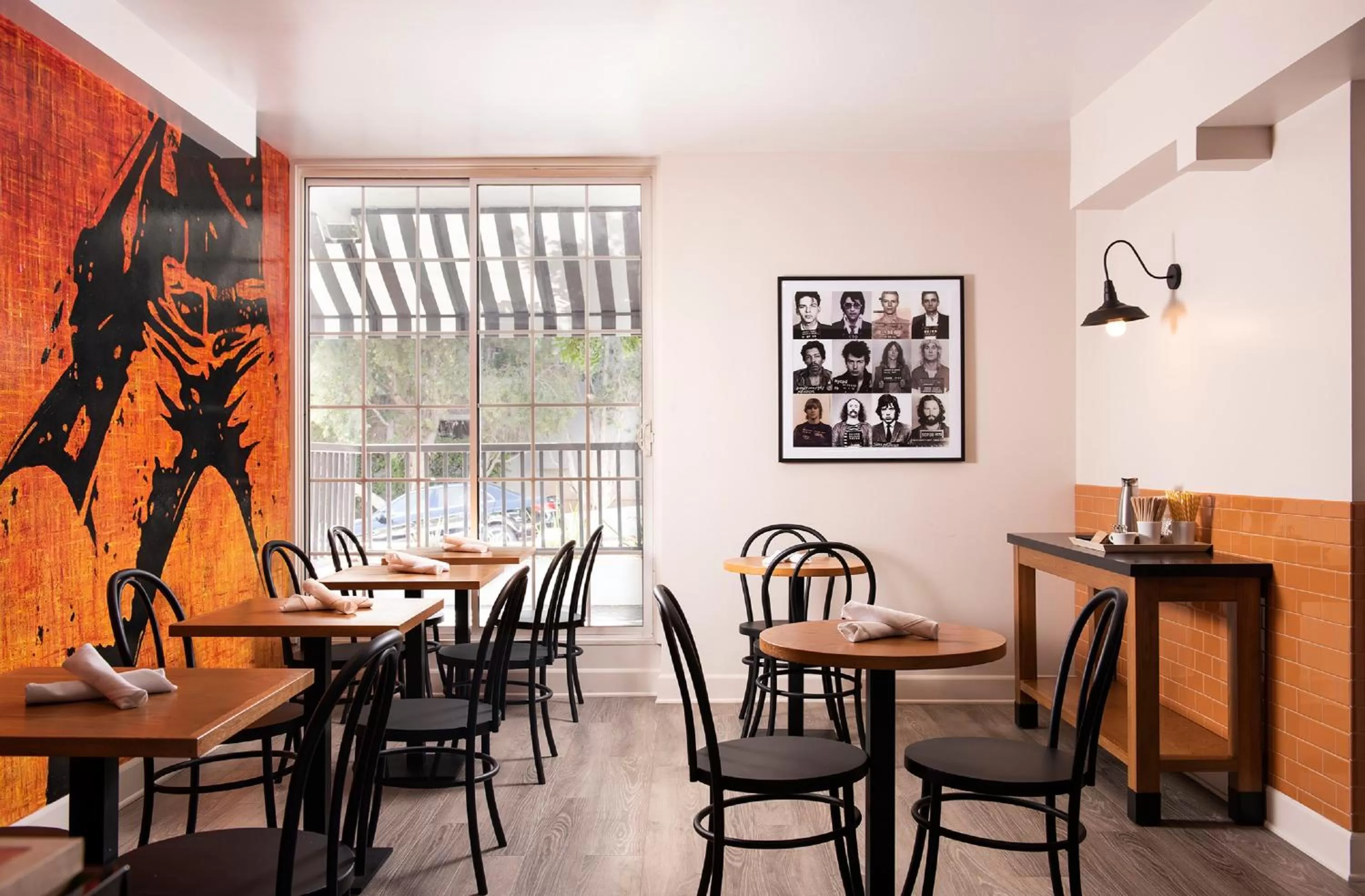 Restaurant/places to eat in Montrose at Beverly Hills