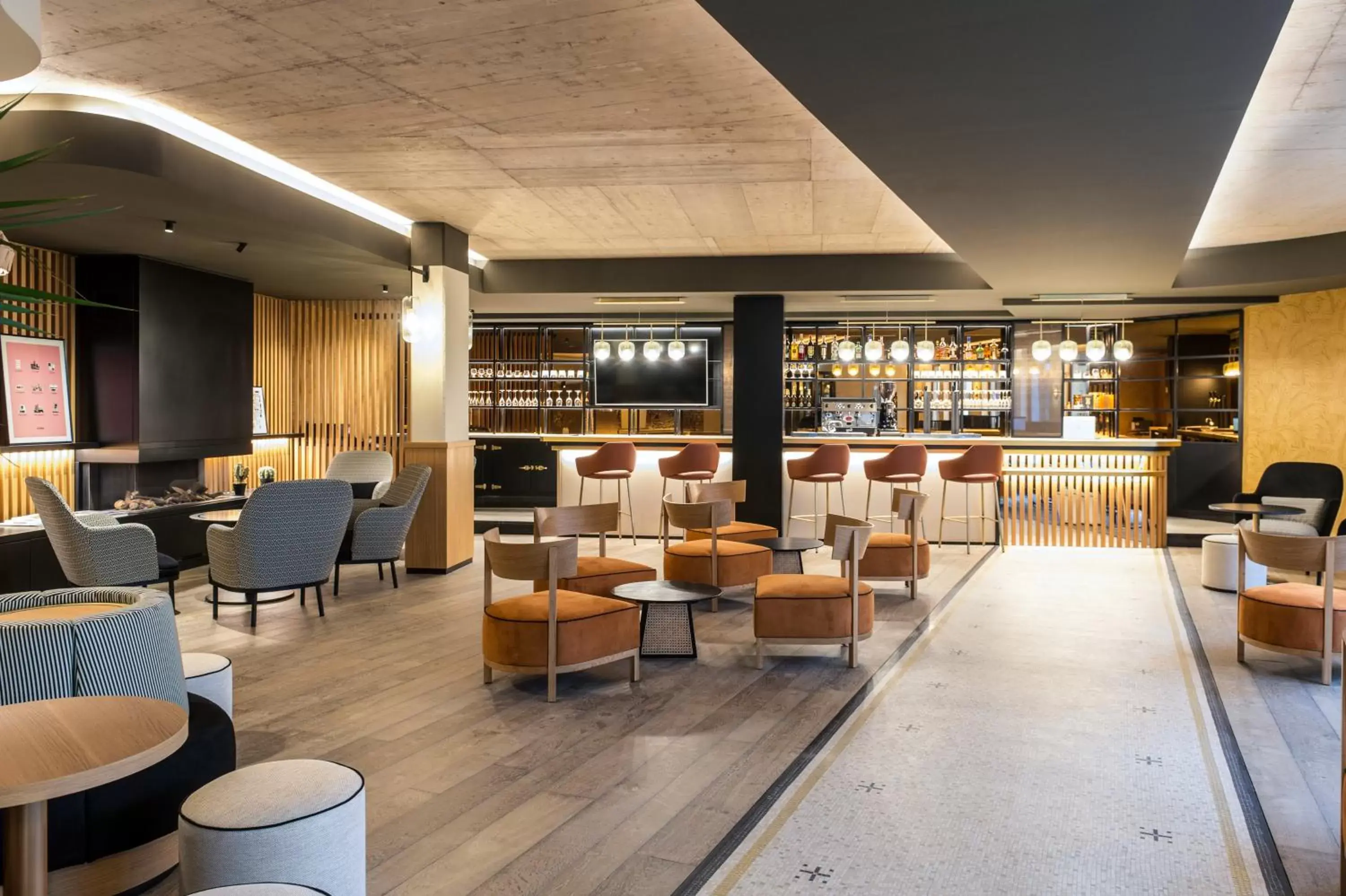 Lobby or reception, Lounge/Bar in Mercure Luxembourg Off Kirchberg
