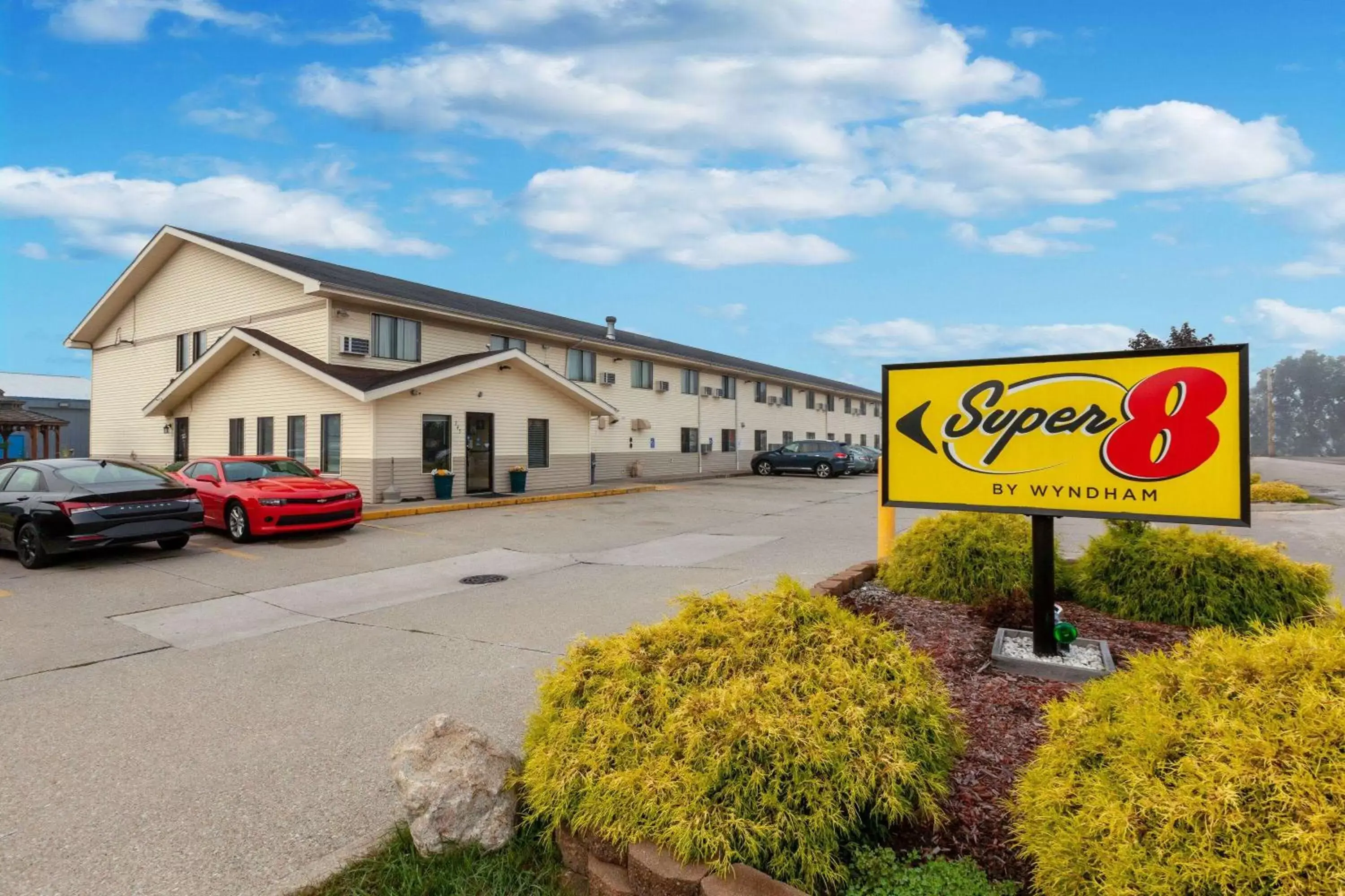 Property Building in Super 8 by Wyndham Elkhart