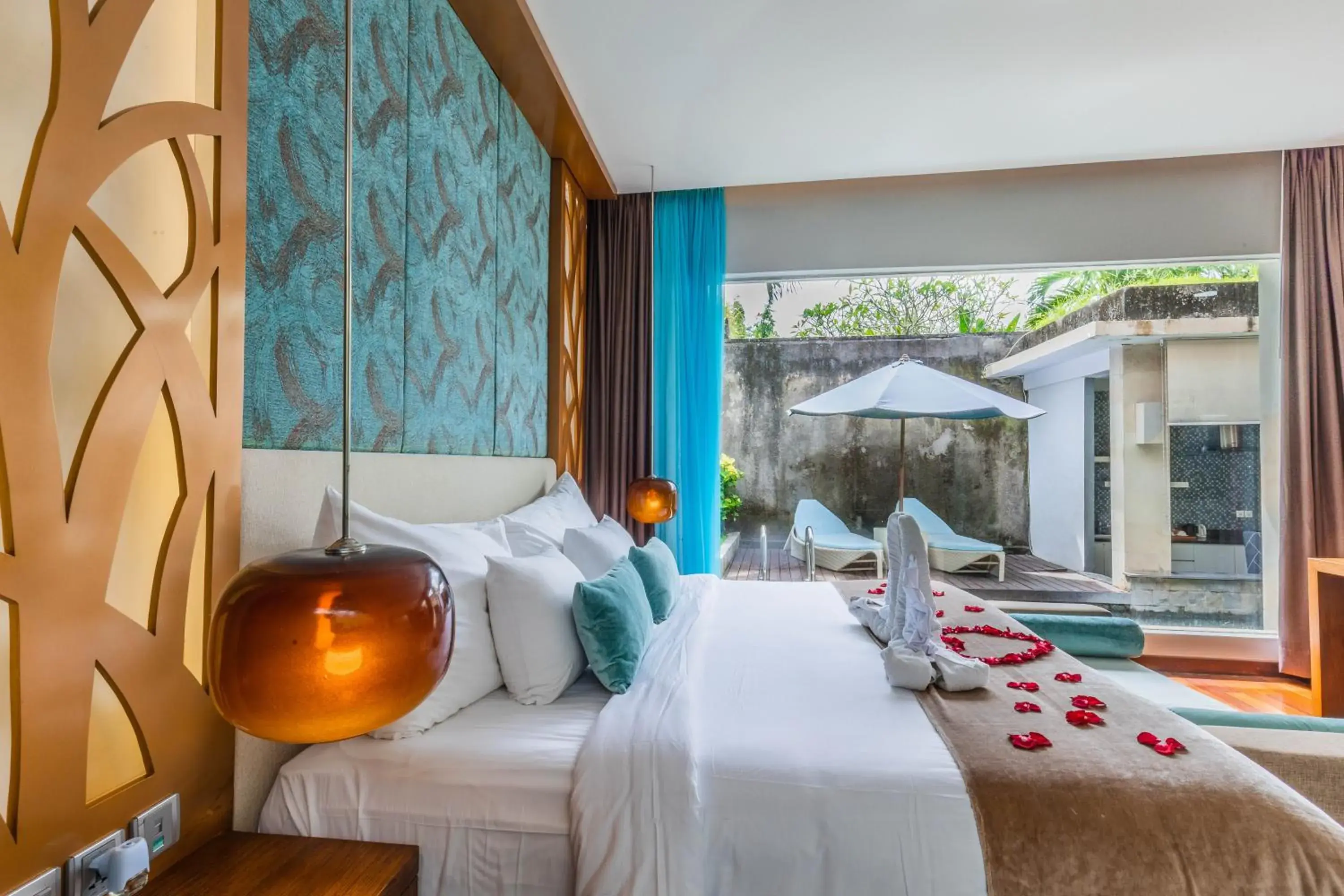 Bed in The Leaf Jimbaran Luxury Villas