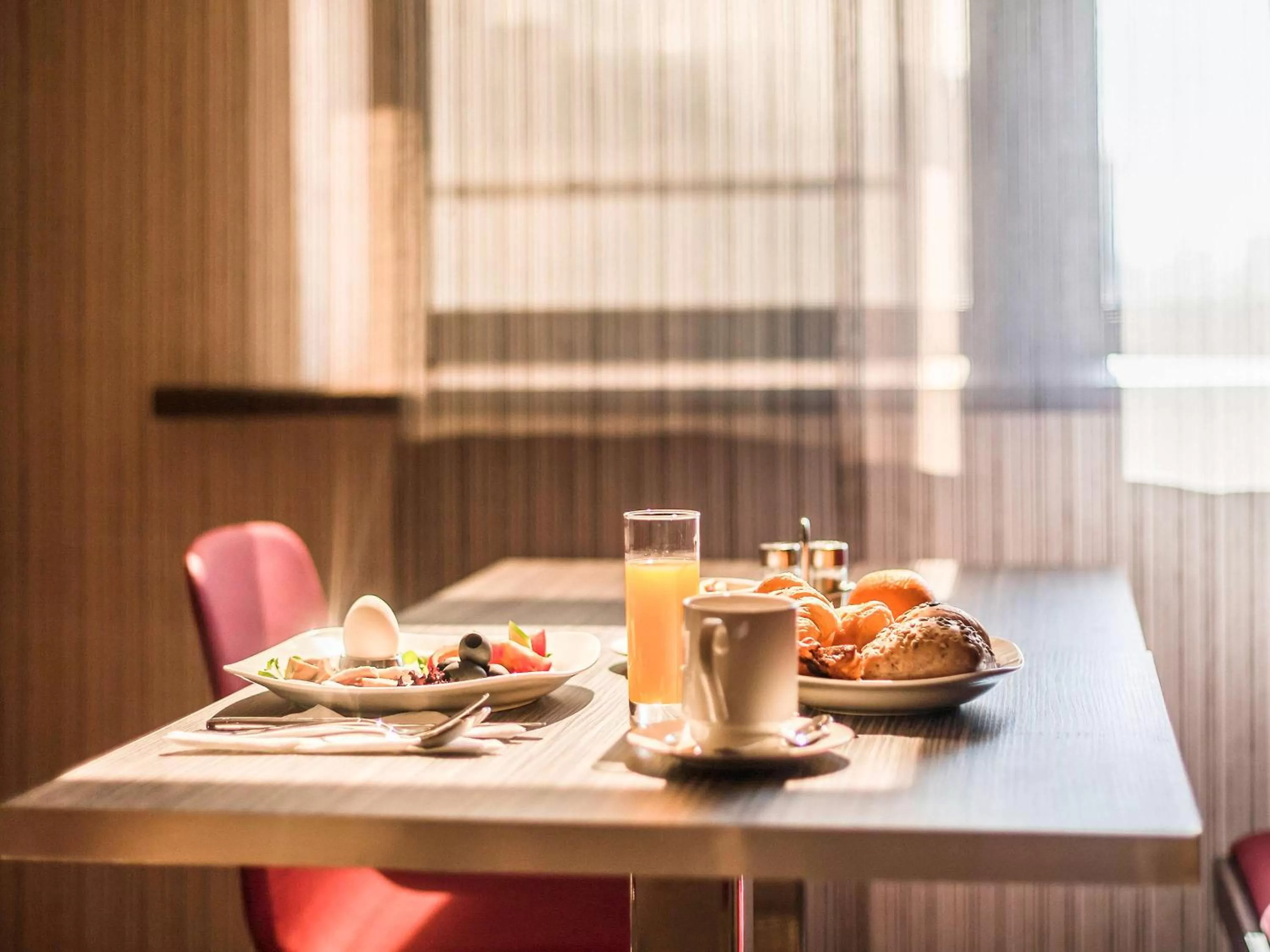 Restaurant/places to eat in Ibis Astana