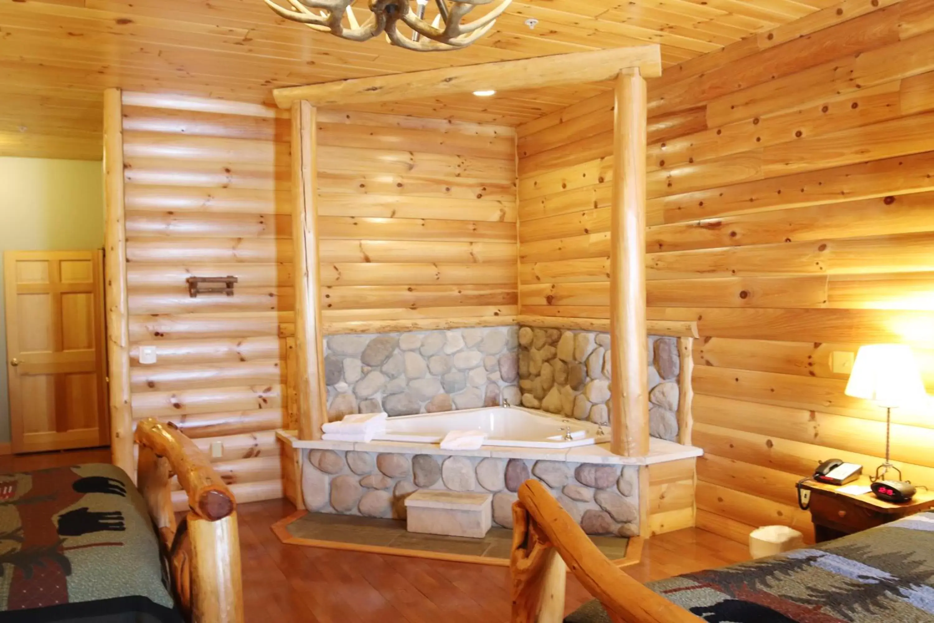 Hot Tub, Seating Area in Best Western White House Inn