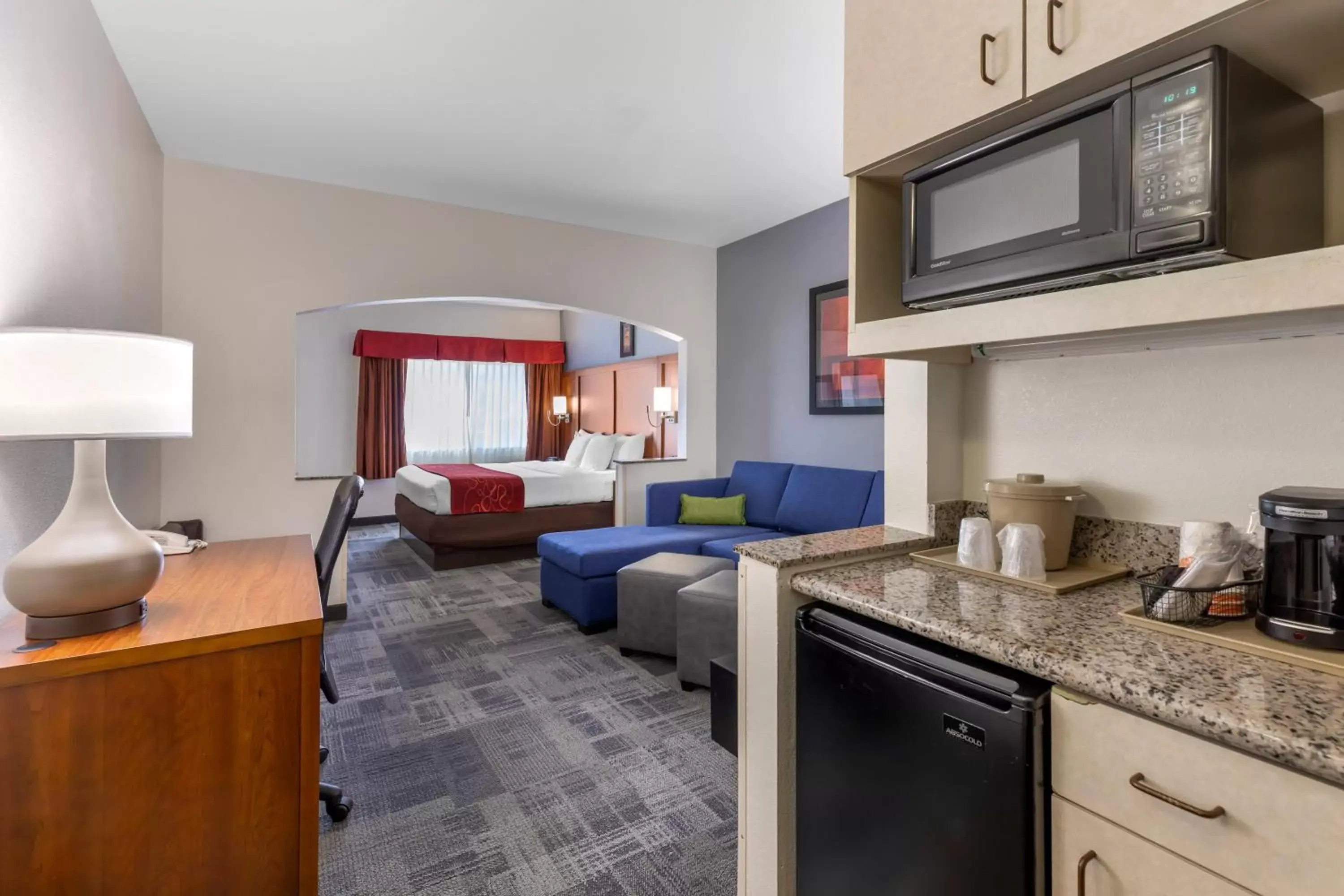 Photo of the whole room, Kitchen/Kitchenette in Comfort Suites Denver Tech Center/Englewood