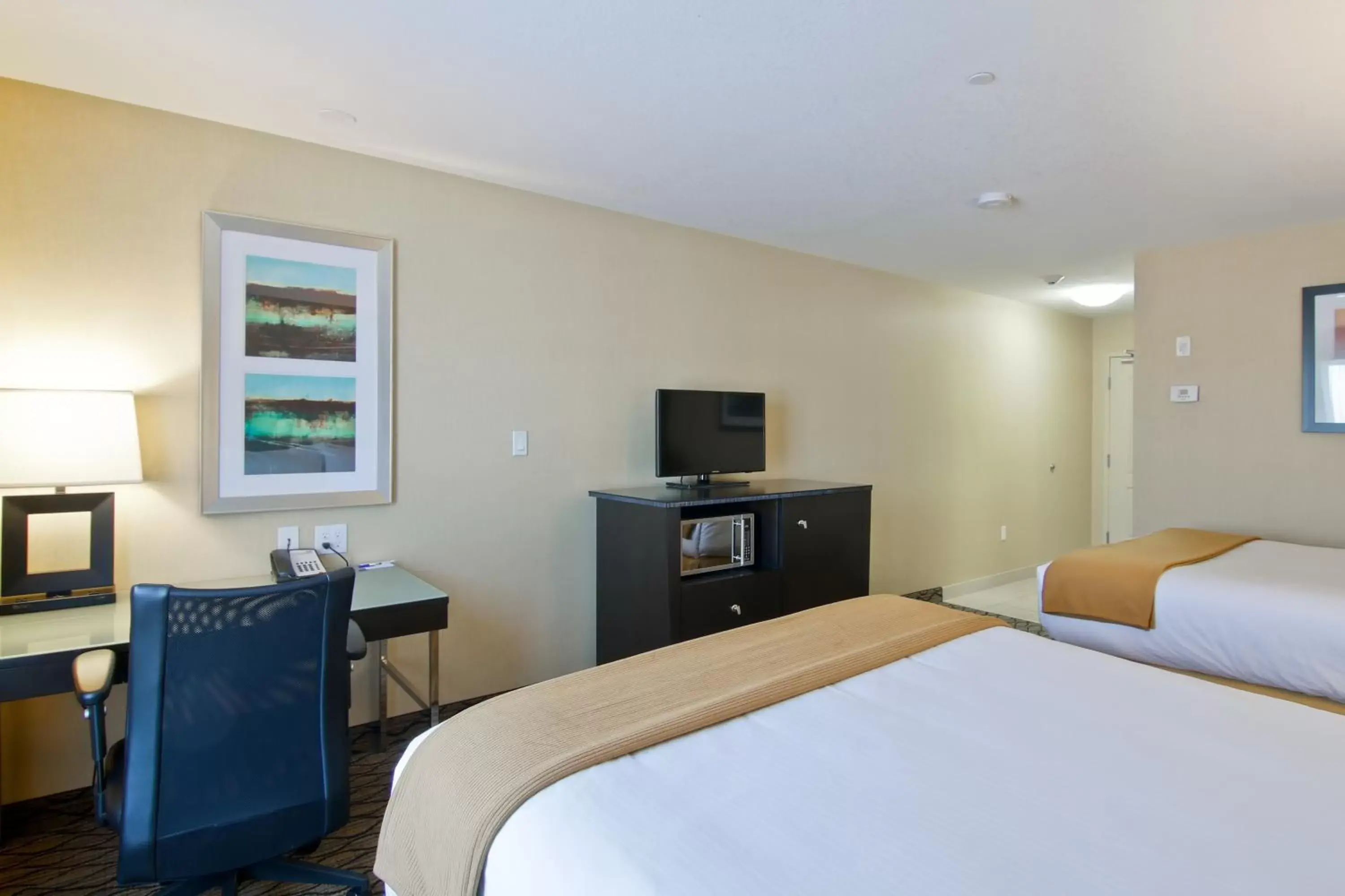 Photo of the whole room, Bed in Holiday Inn Express Fort Saskatchewan, an IHG Hotel