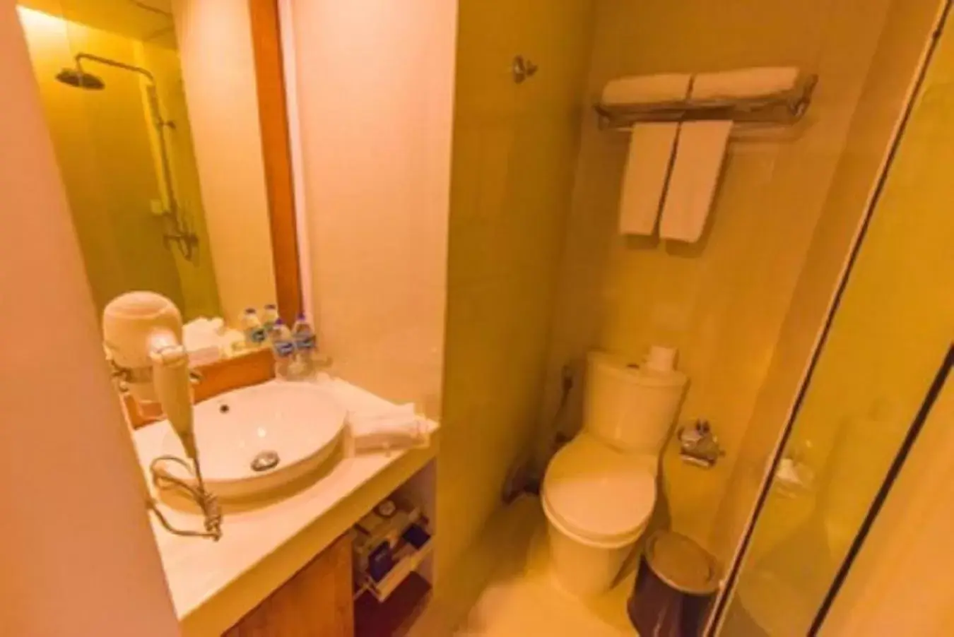 Bathroom in Hariston Hotel & Suites, Pluit - Jakarta Bathroom in Hariston Hotel & Suites, Pluit - Jakarta