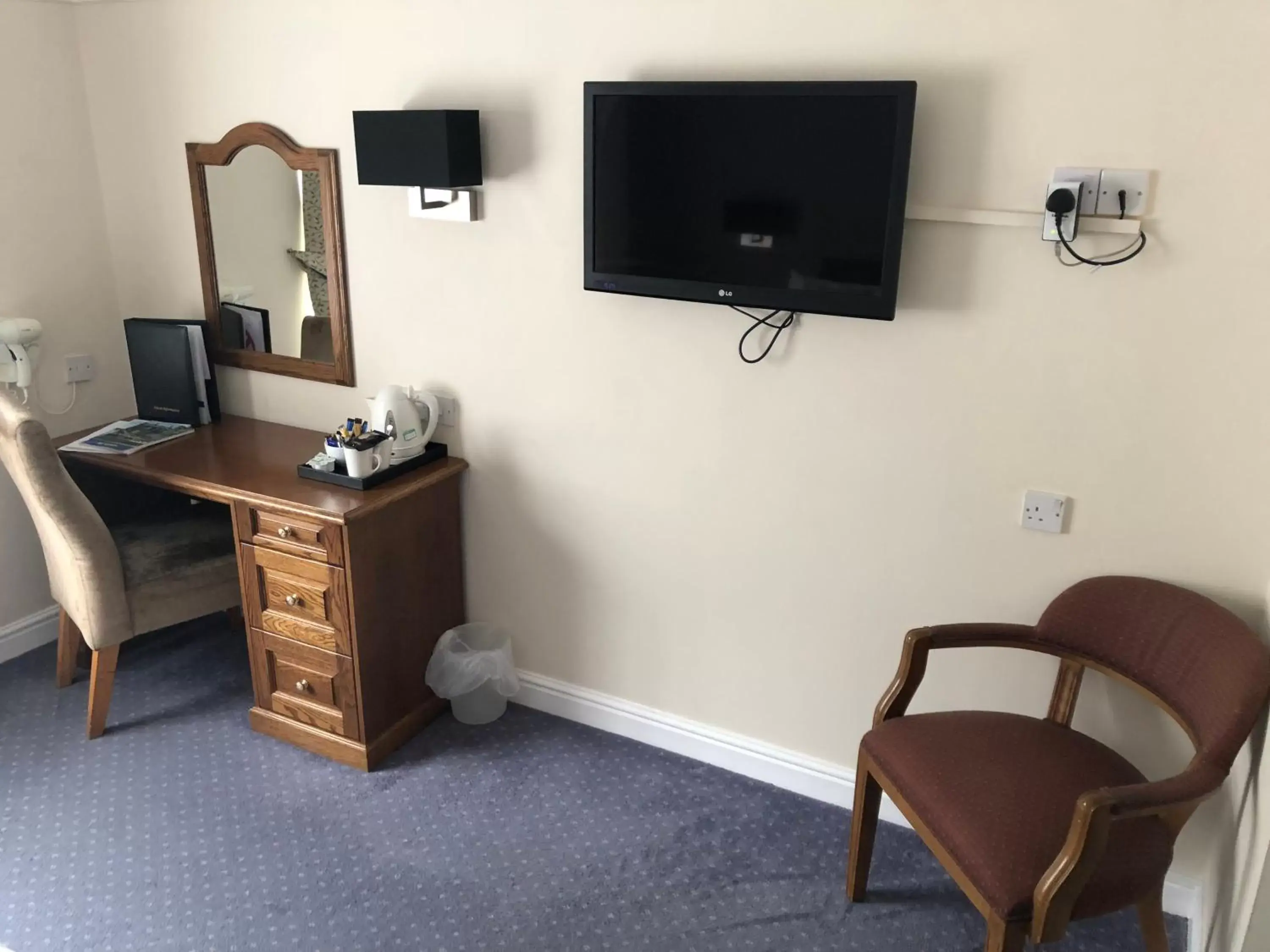 TV and multimedia, TV/Entertainment Center in Lion Hotel